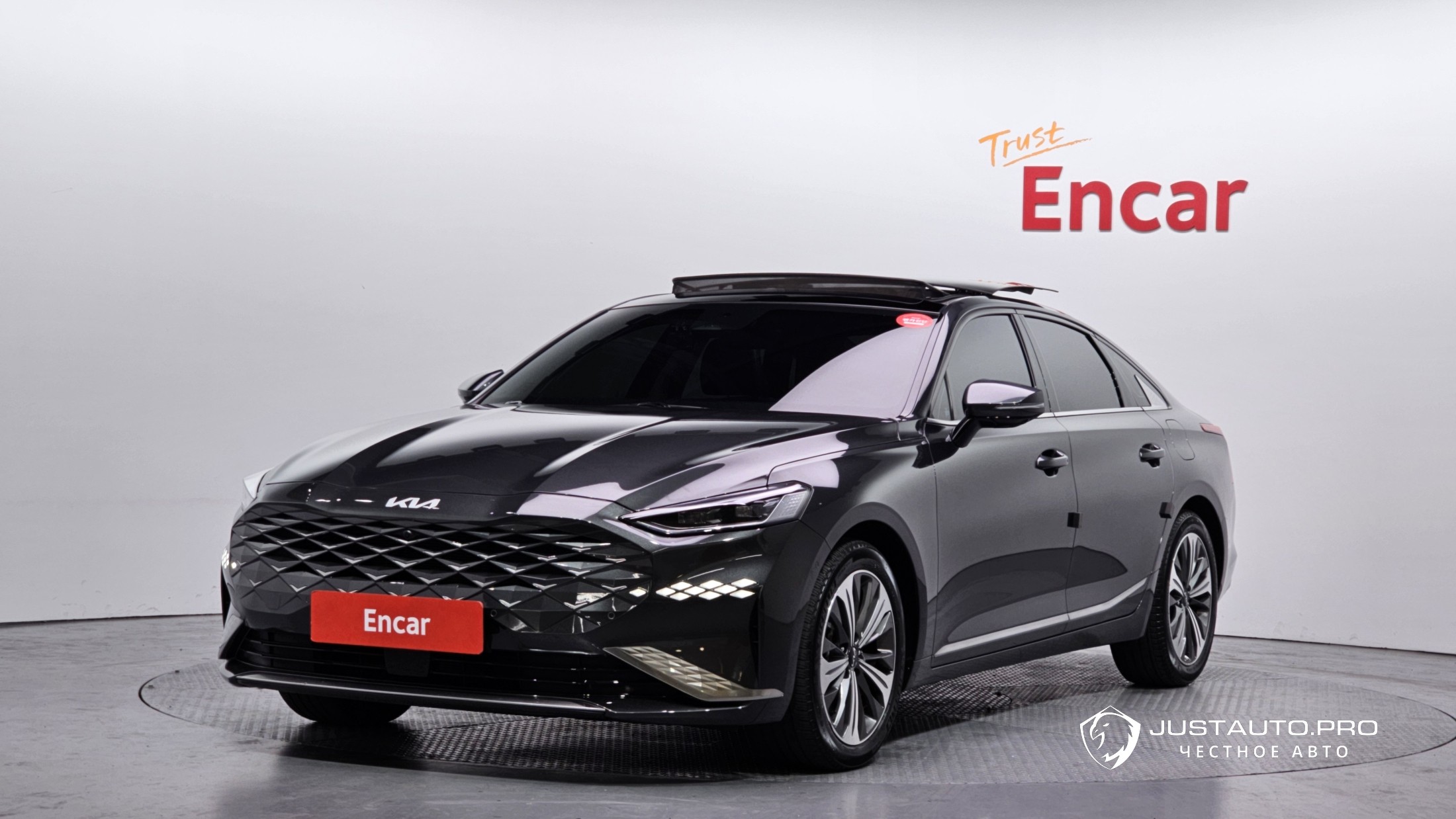 Автомобиль Kia K8