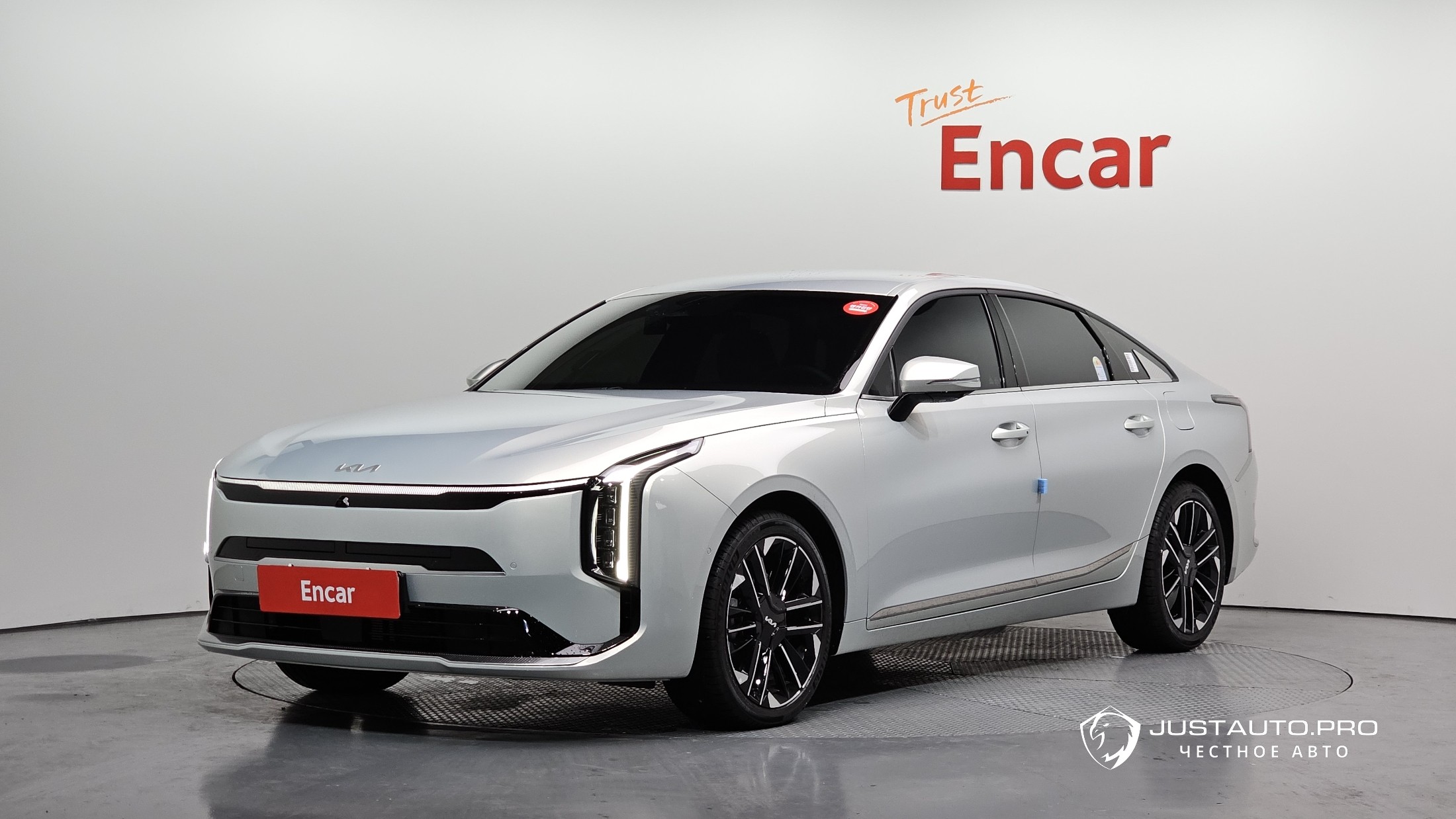 Автомобиль Kia K8