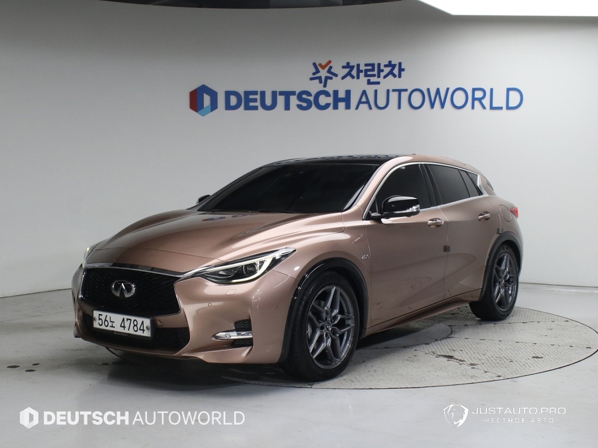 Автомобиль Infiniti Q30