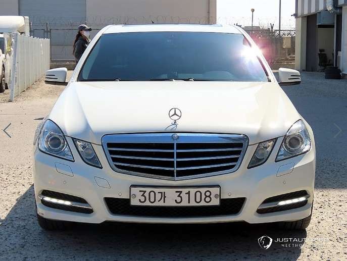 Автомобиль Mercedes-Benz E-Class