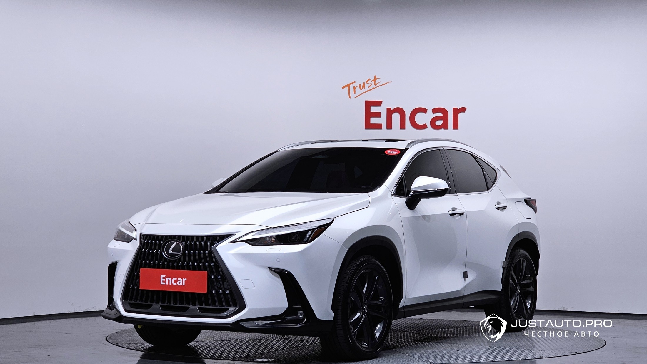 Автомобиль Lexus NX