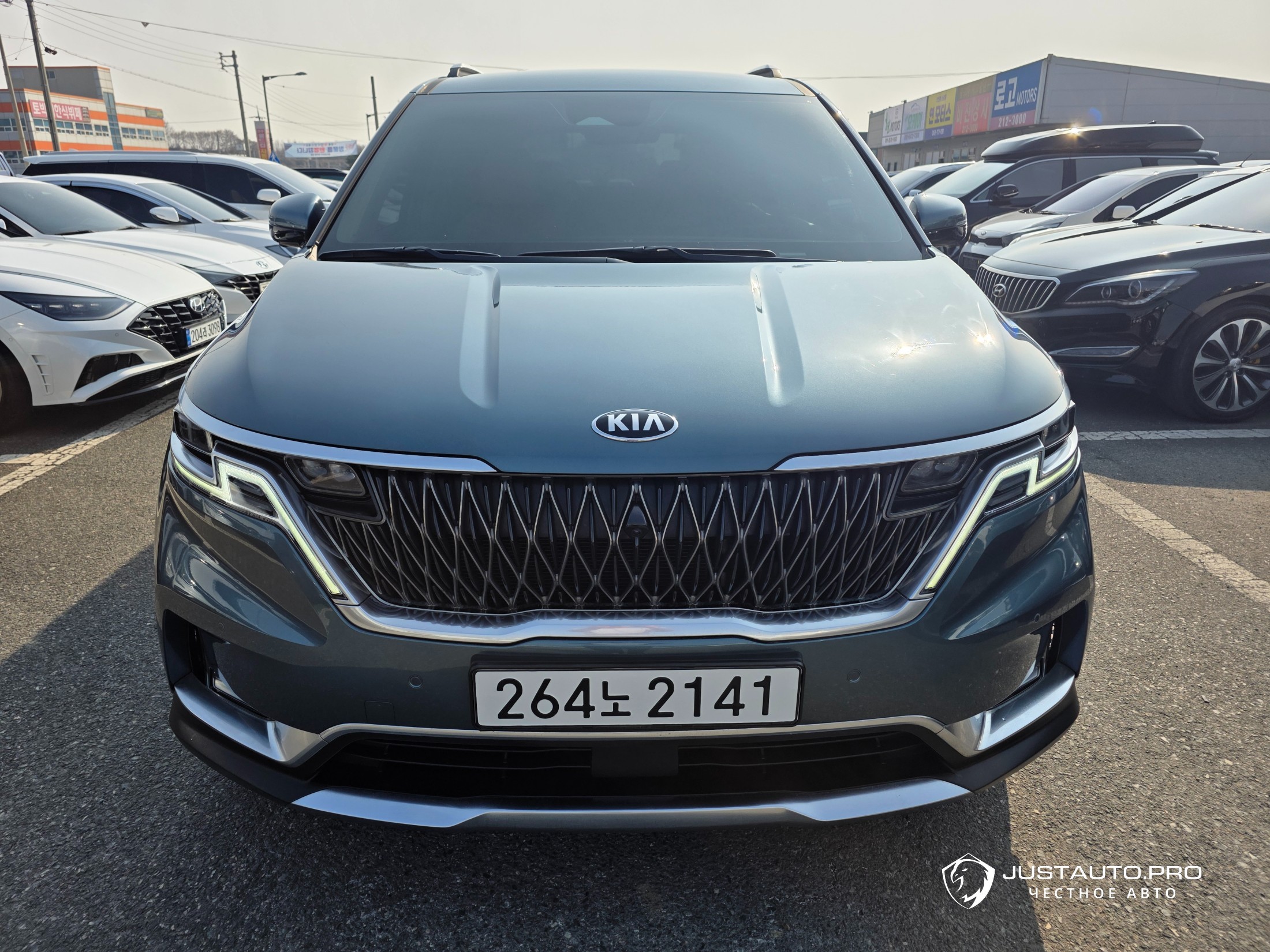 Автомобиль Kia Canival