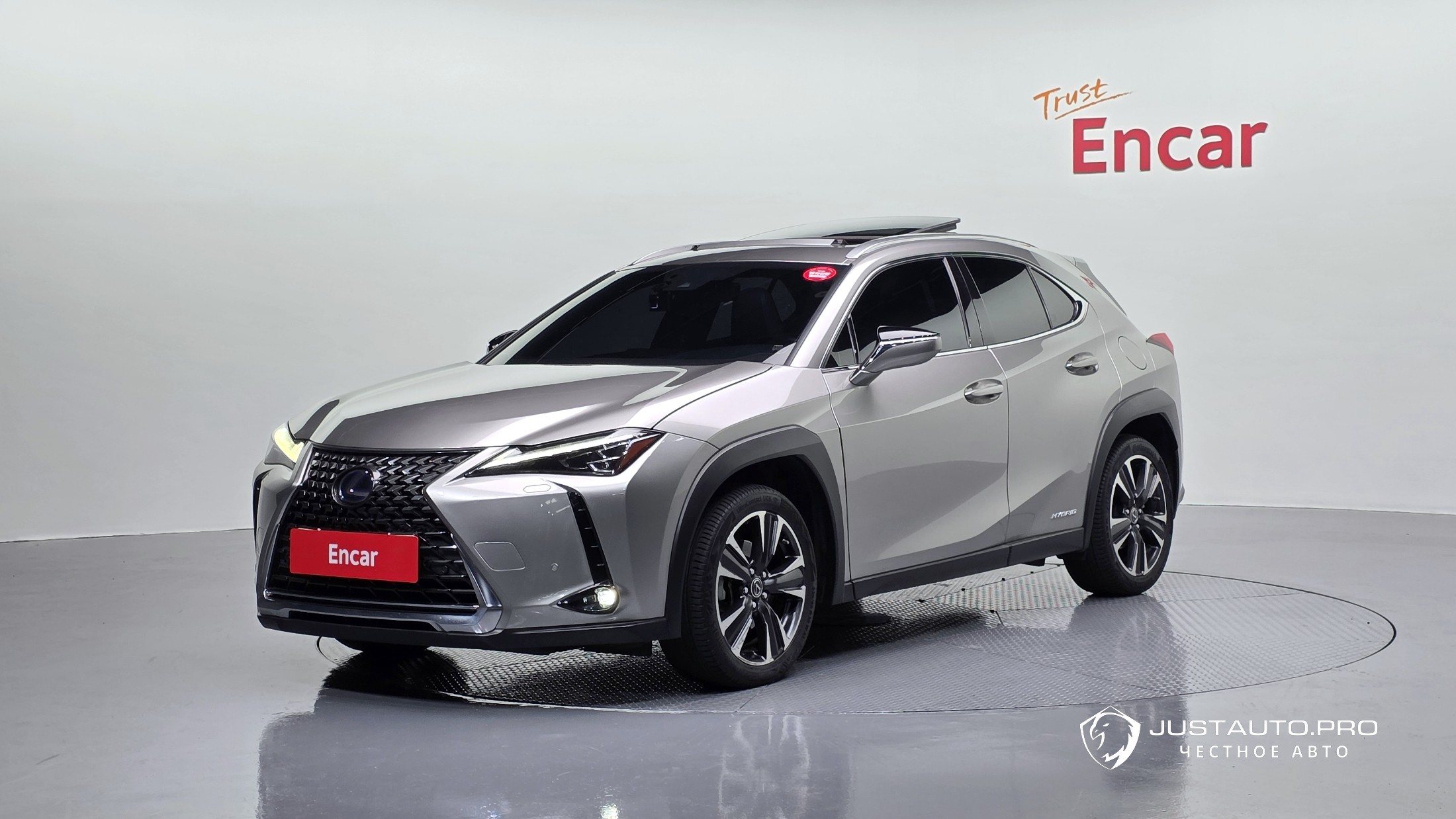 Автомобиль Lexus UX