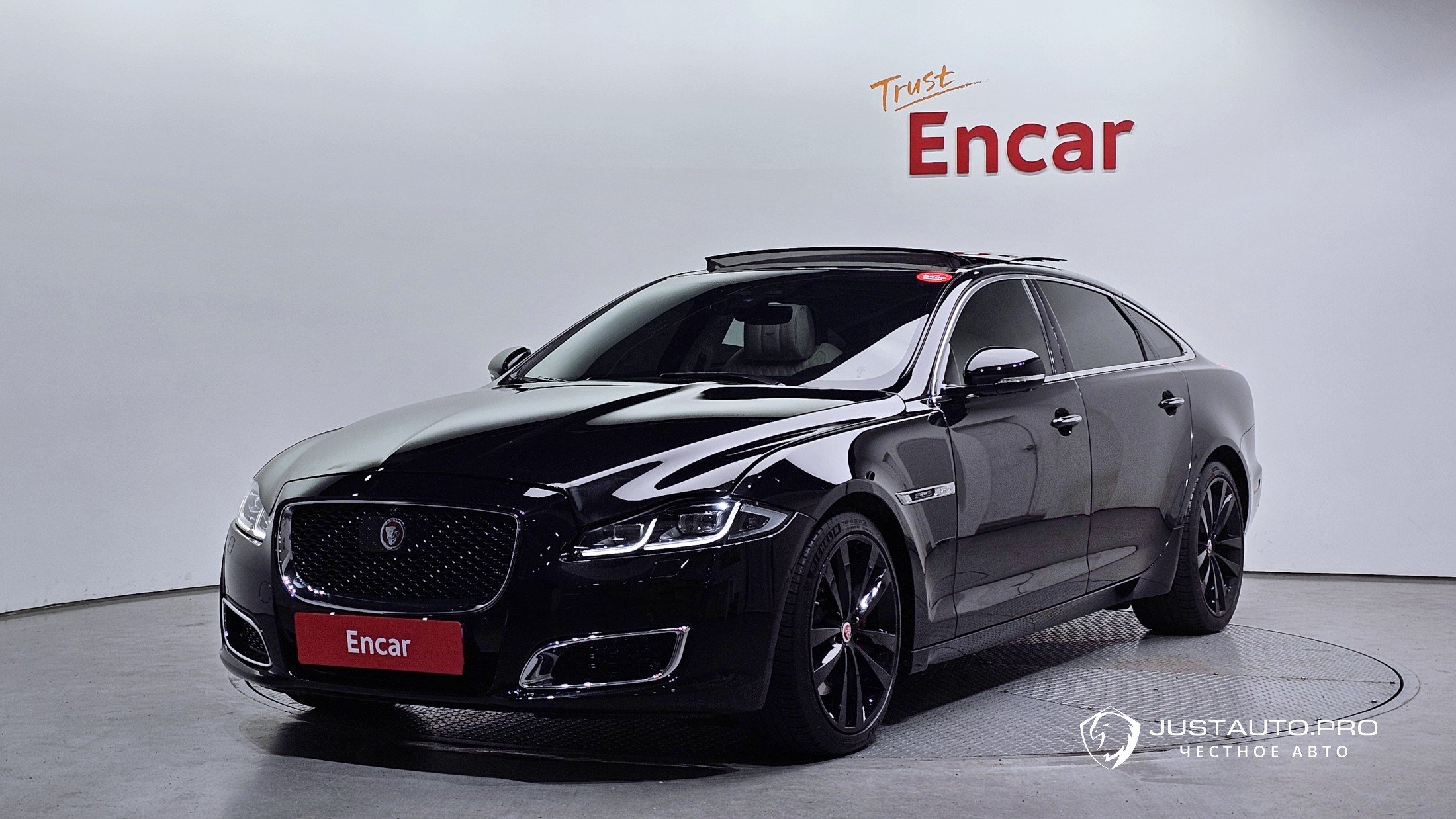 Автомобиль Jaguar XJ