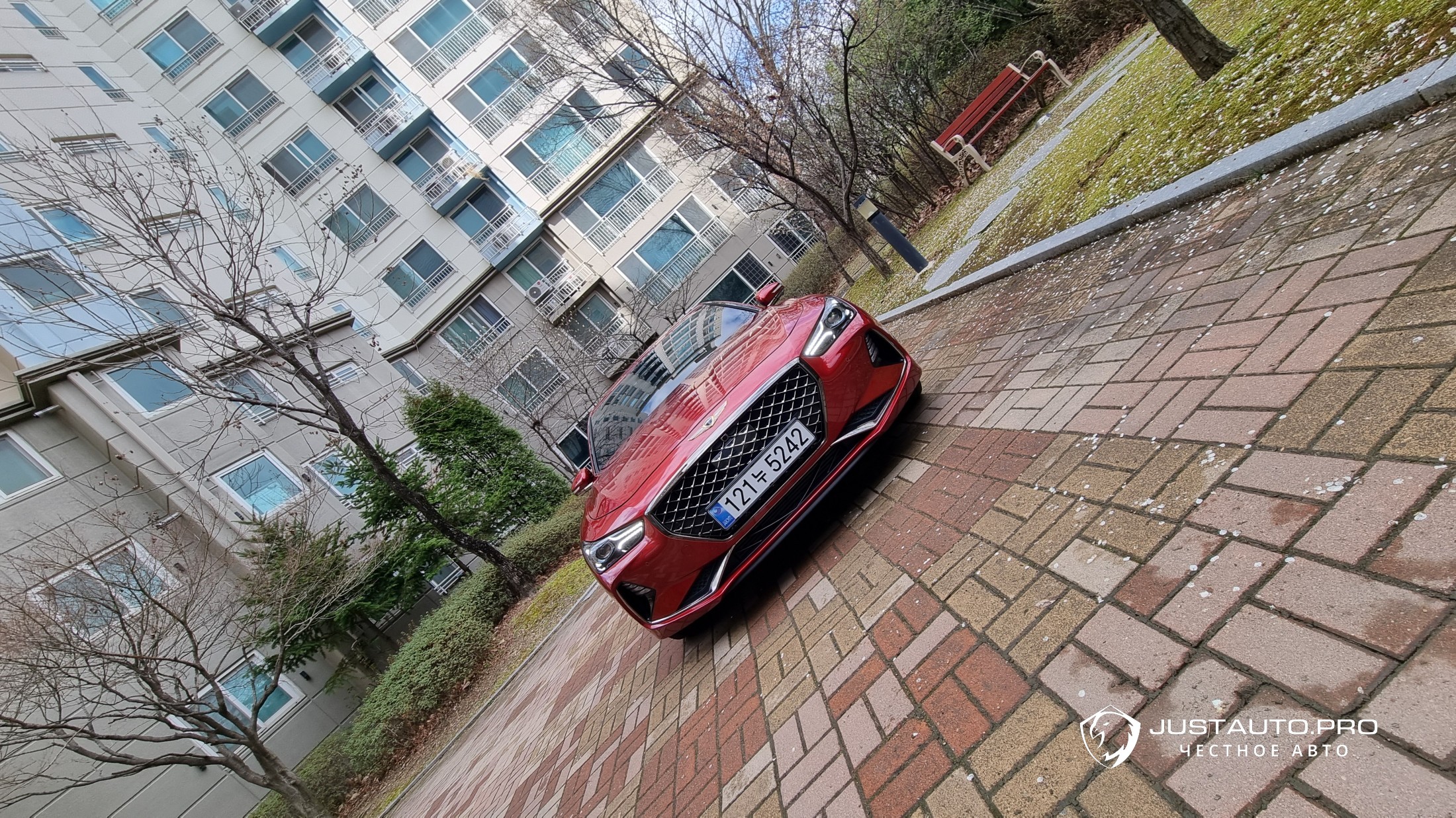 Автомобиль Genesis G70