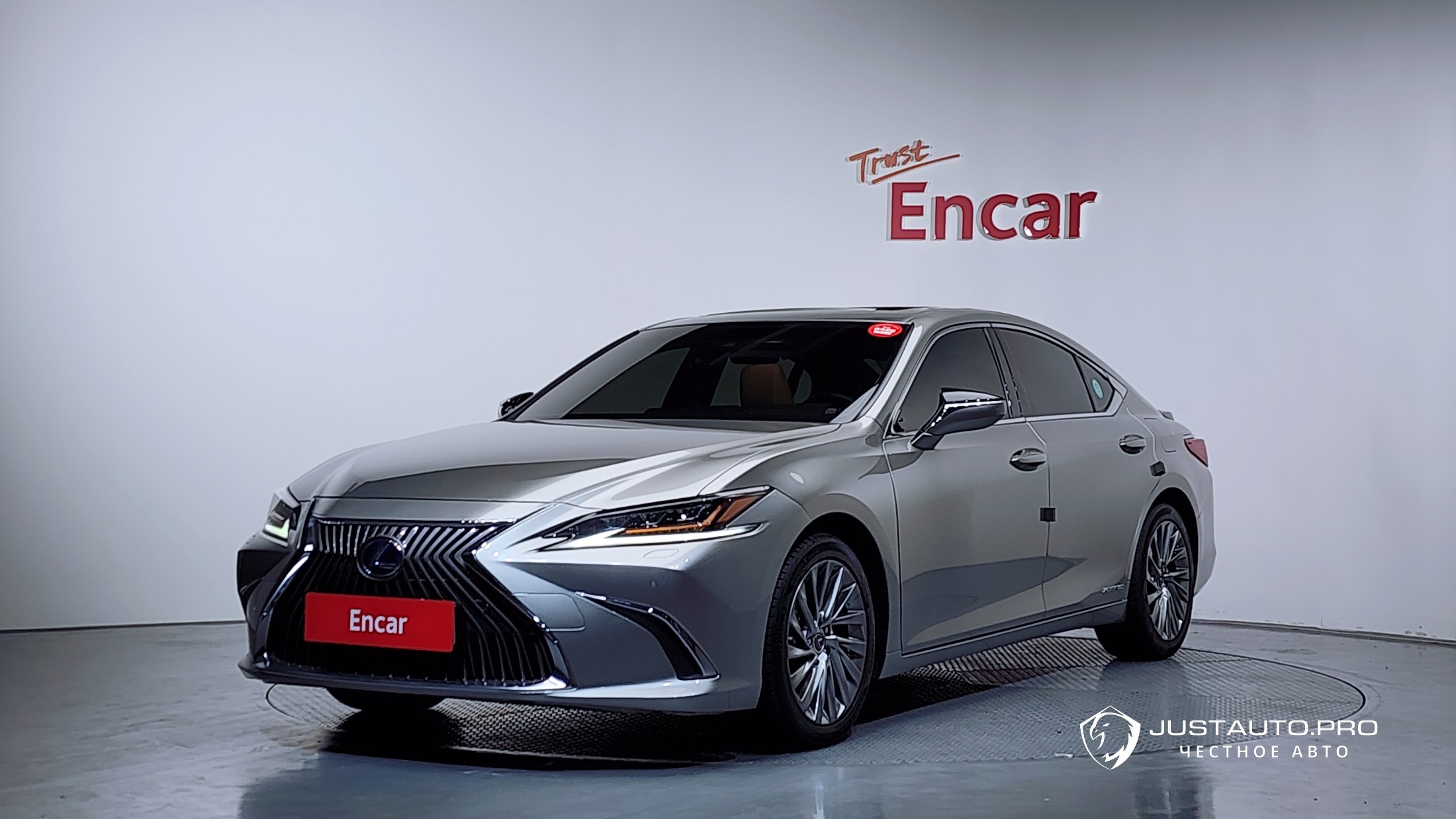 Автомобиль Lexus ES