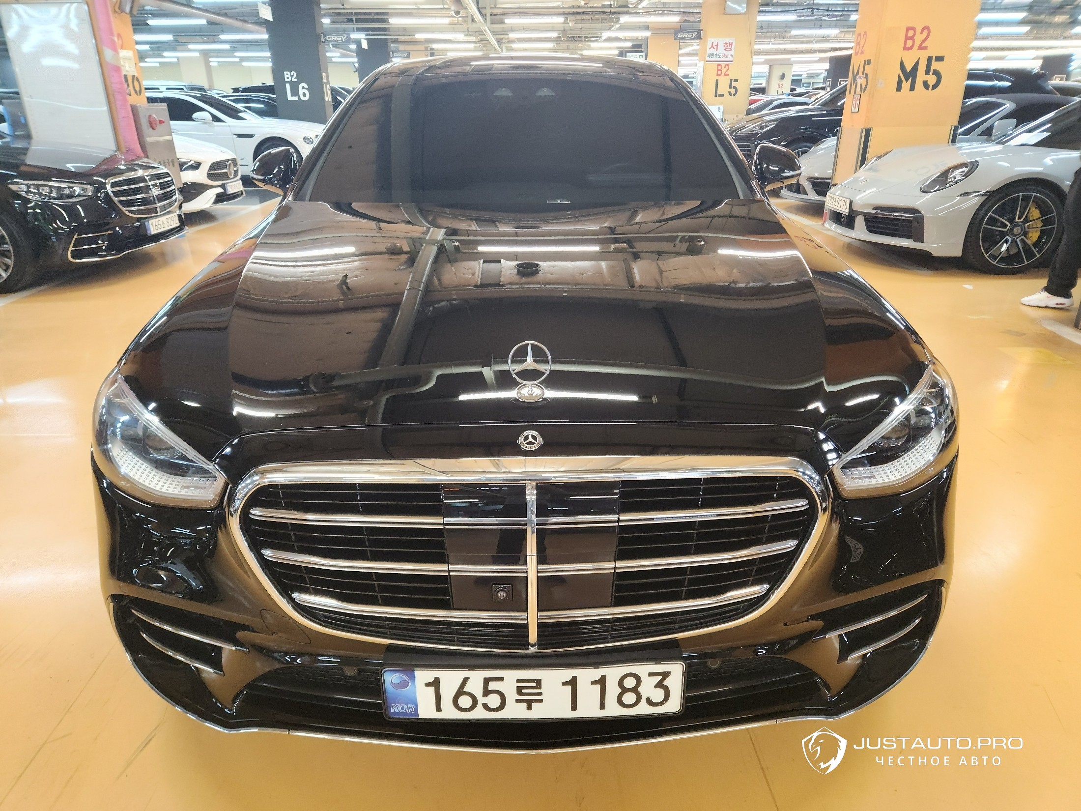 Автомобиль Mercedes-Benz S-Class