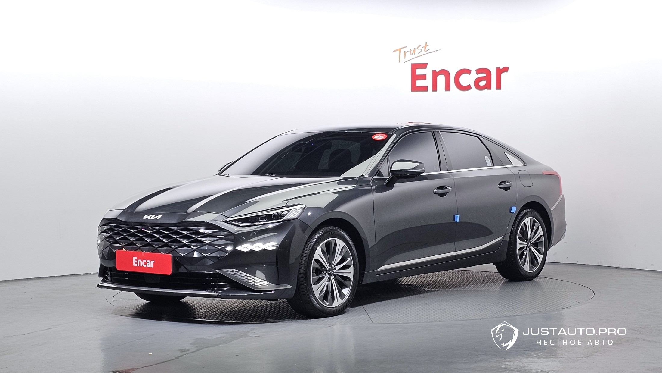 Автомобиль Kia K8