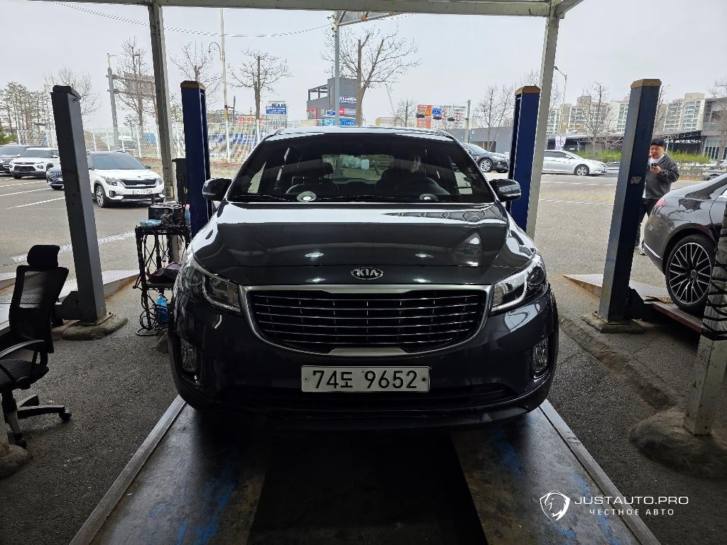 Автомобиль Kia Canival