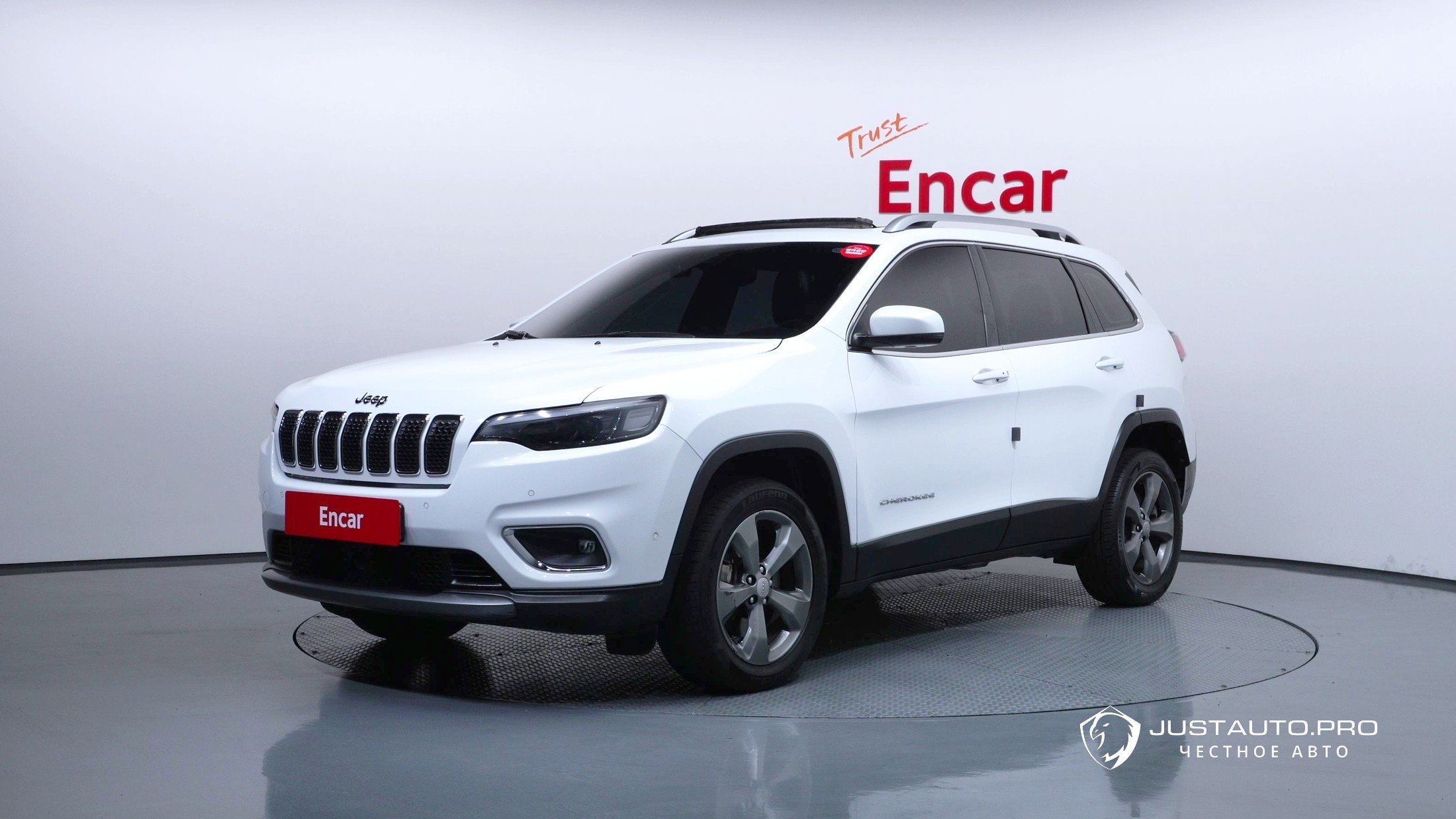Автомобиль Jeep Cherokee