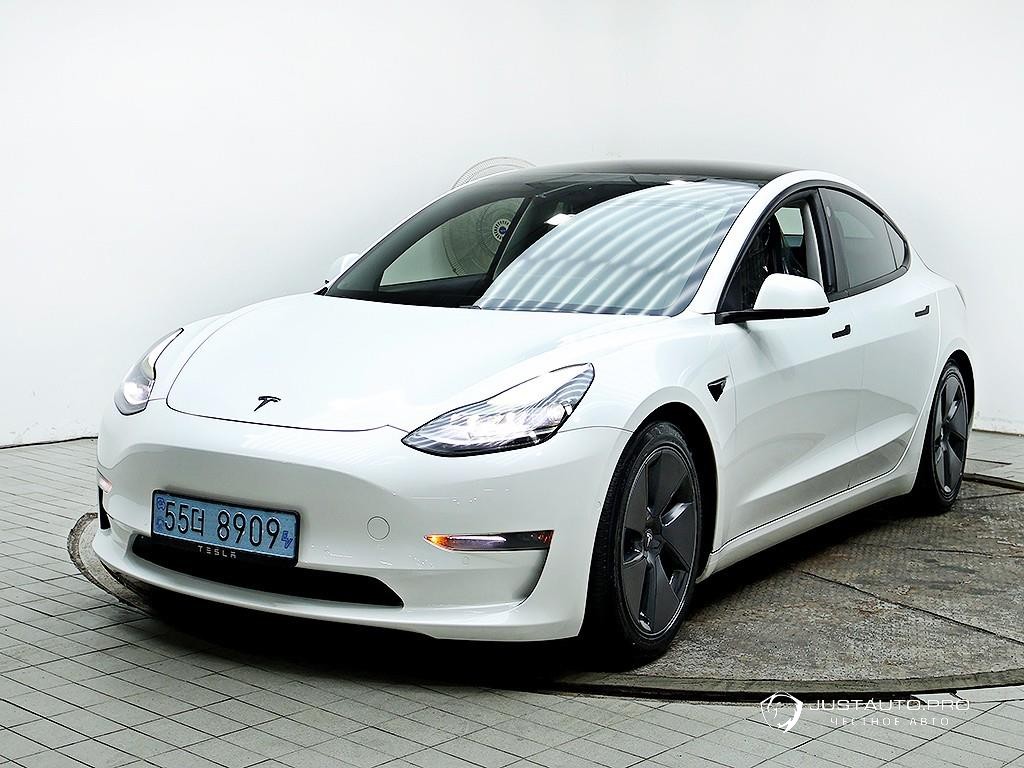 Автомобиль Tesla Model 3