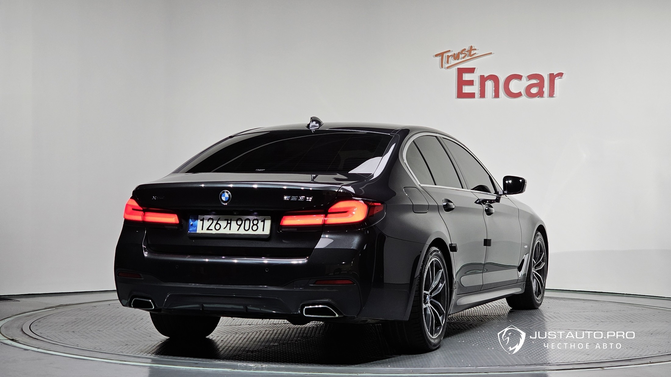 Автомобиль BMW 5-Series