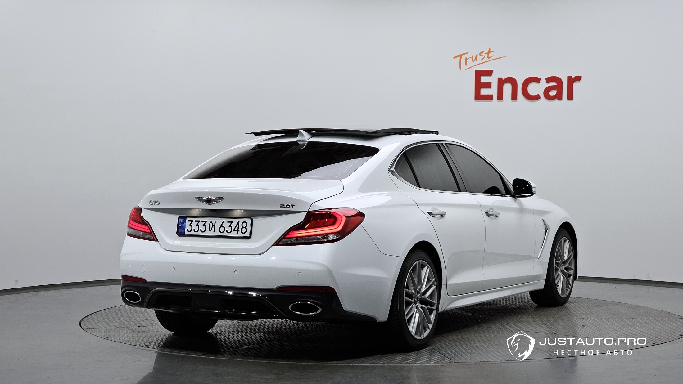 Автомобиль Genesis G70