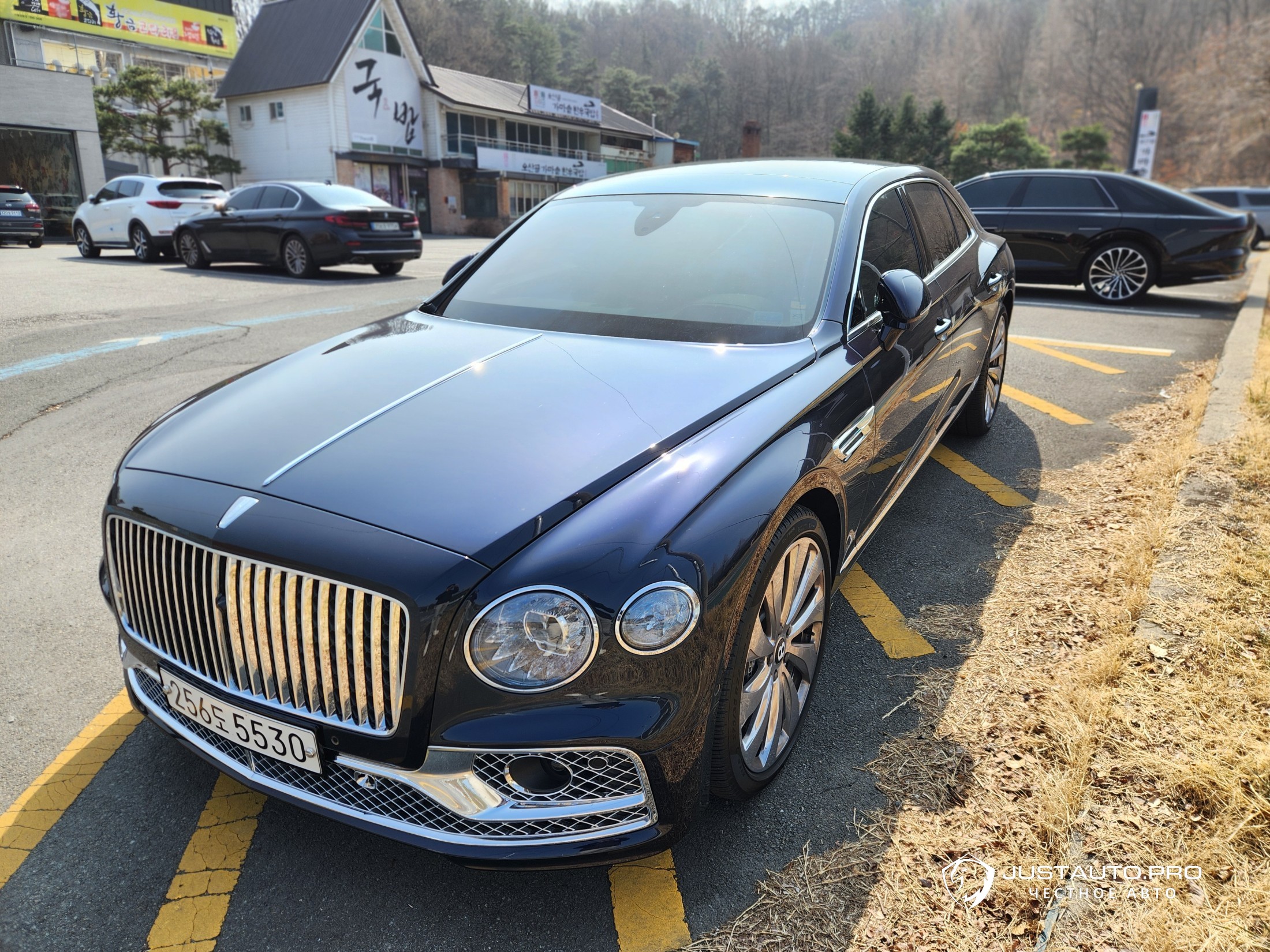 Автомобиль Bentley Flying Spur