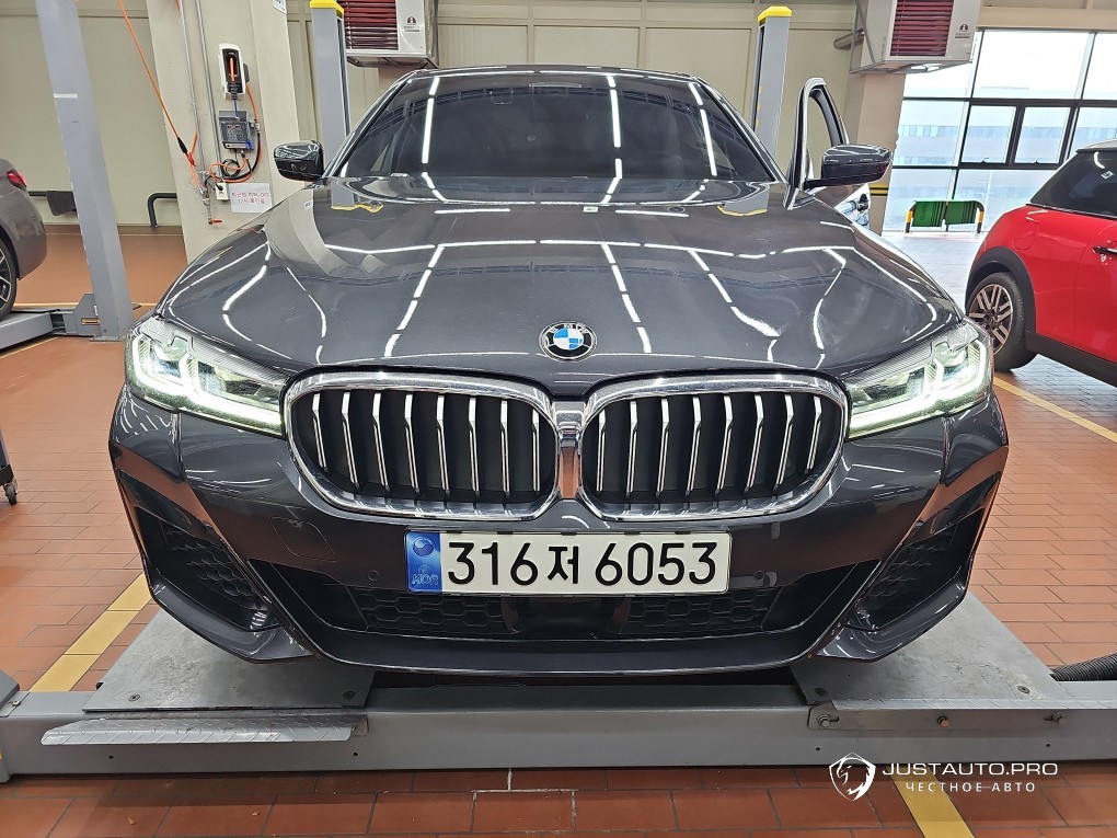 Автомобиль BMW 5-Series