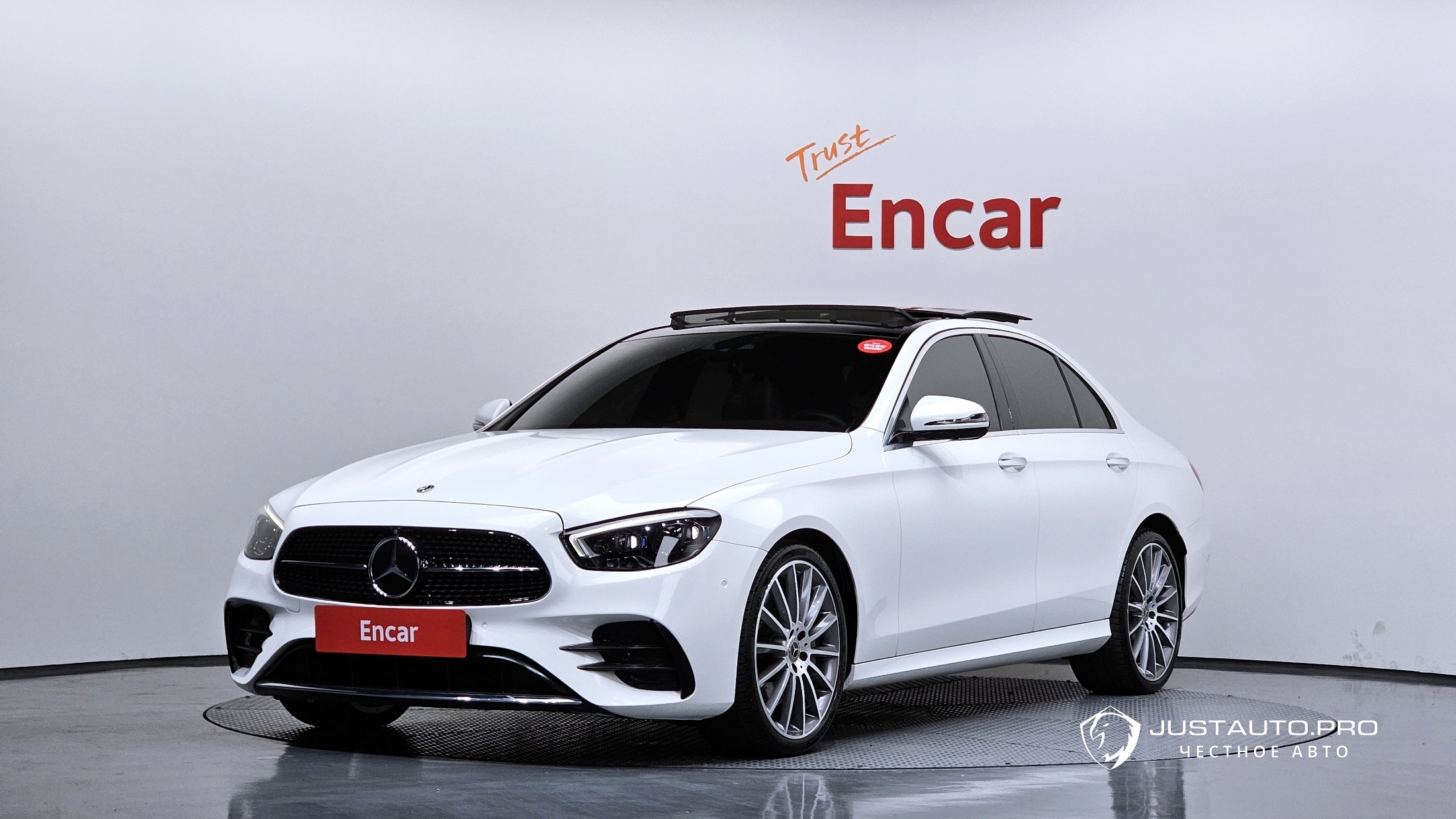 Автомобиль Mercedes-Benz E-Class