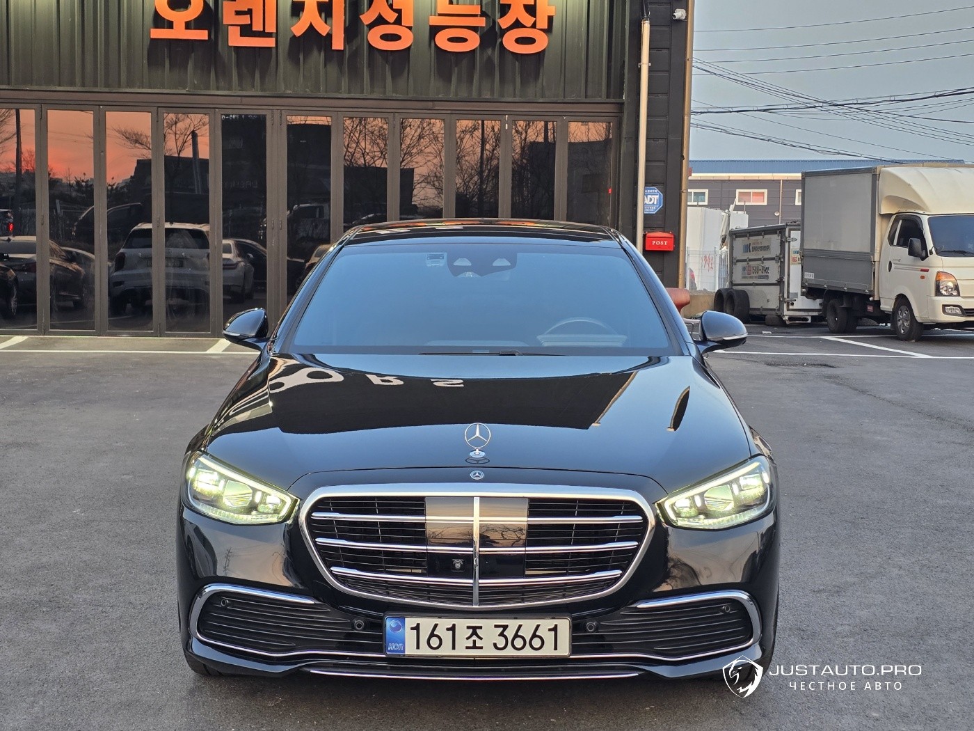 Автомобиль Mercedes-Benz S-Class
