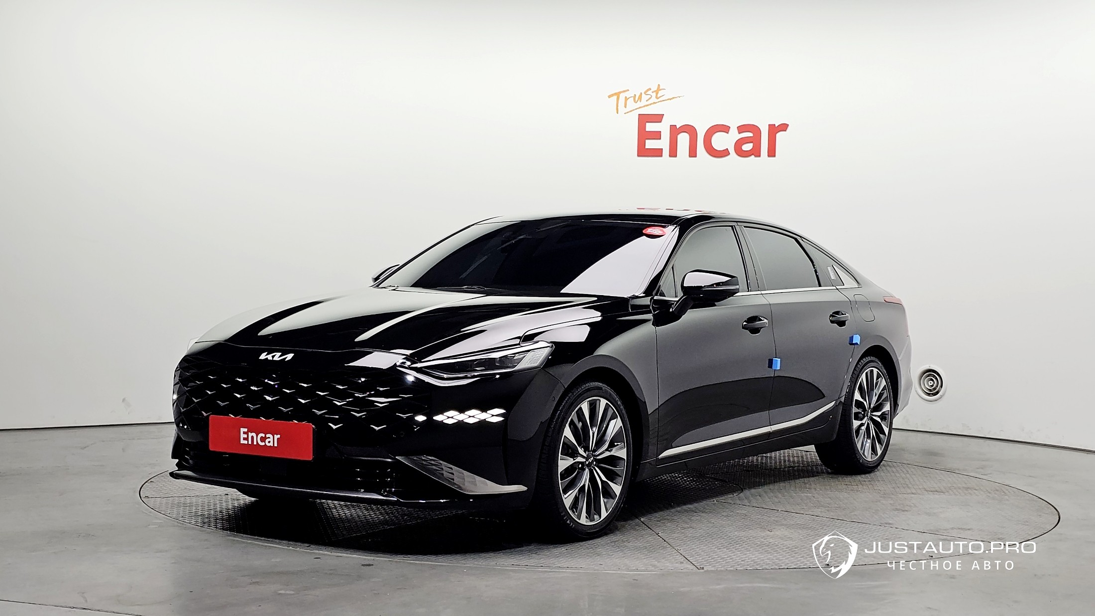 Автомобиль Kia K8