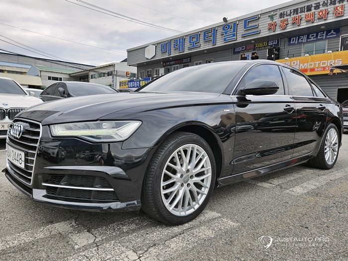 Автомобиль Audi A6