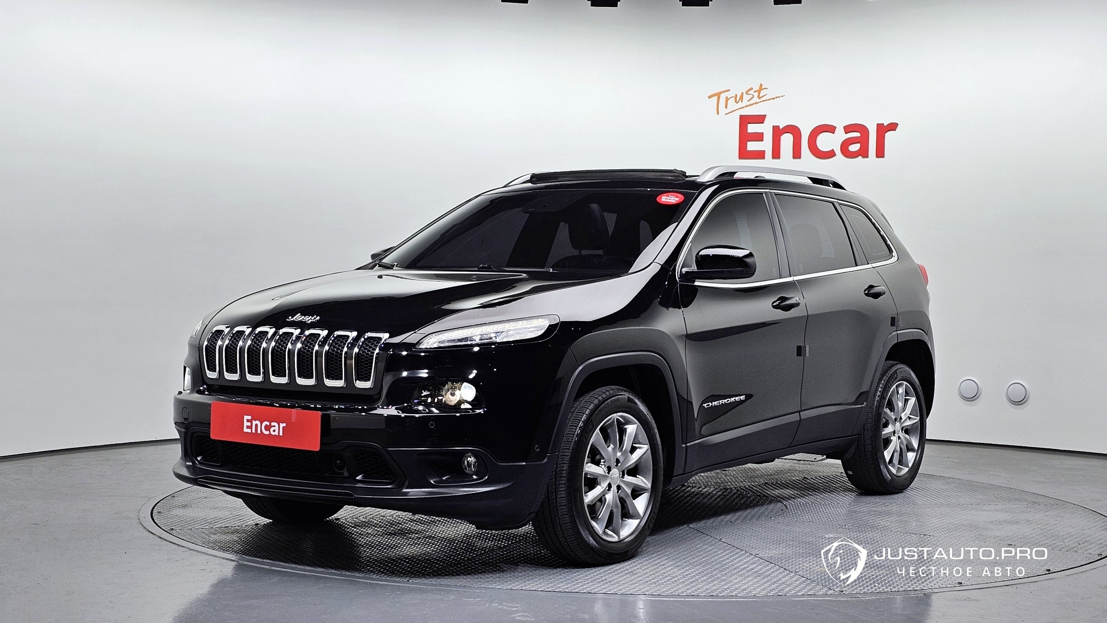 Автомобиль Jeep Cherokee