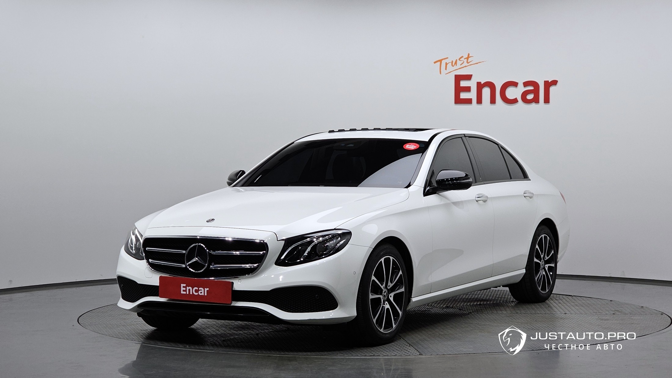 Автомобиль Mercedes-Benz E-Class