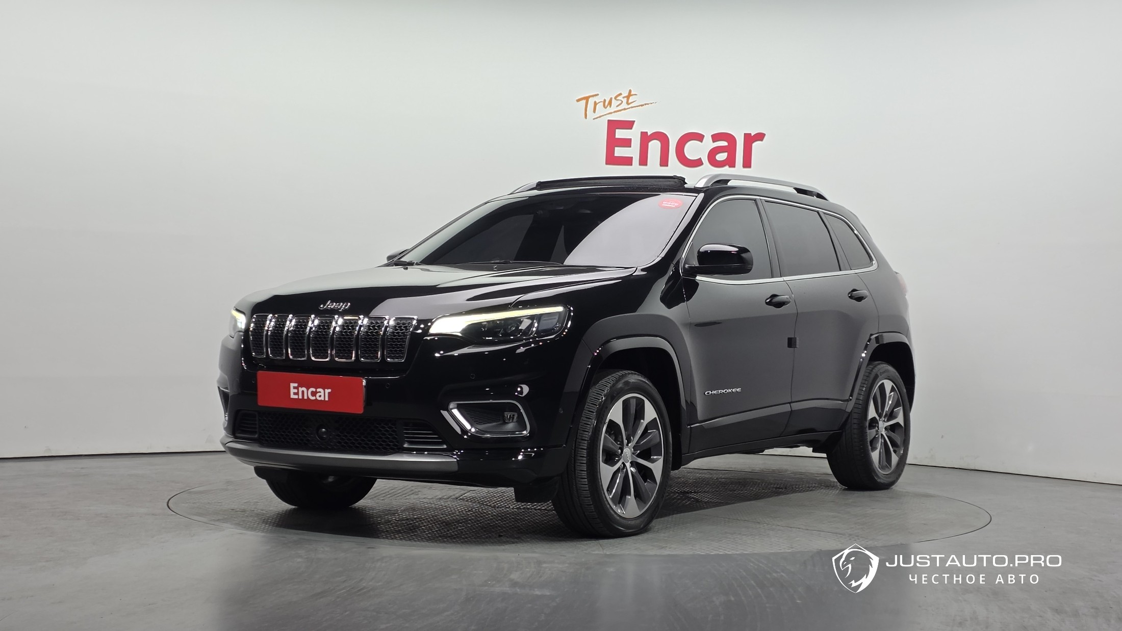 Автомобиль Jeep Cherokee