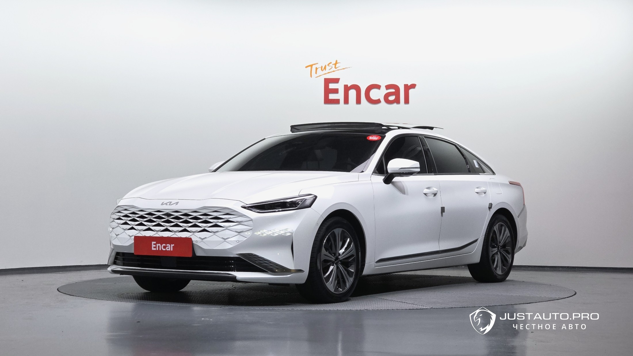 Автомобиль Kia K8