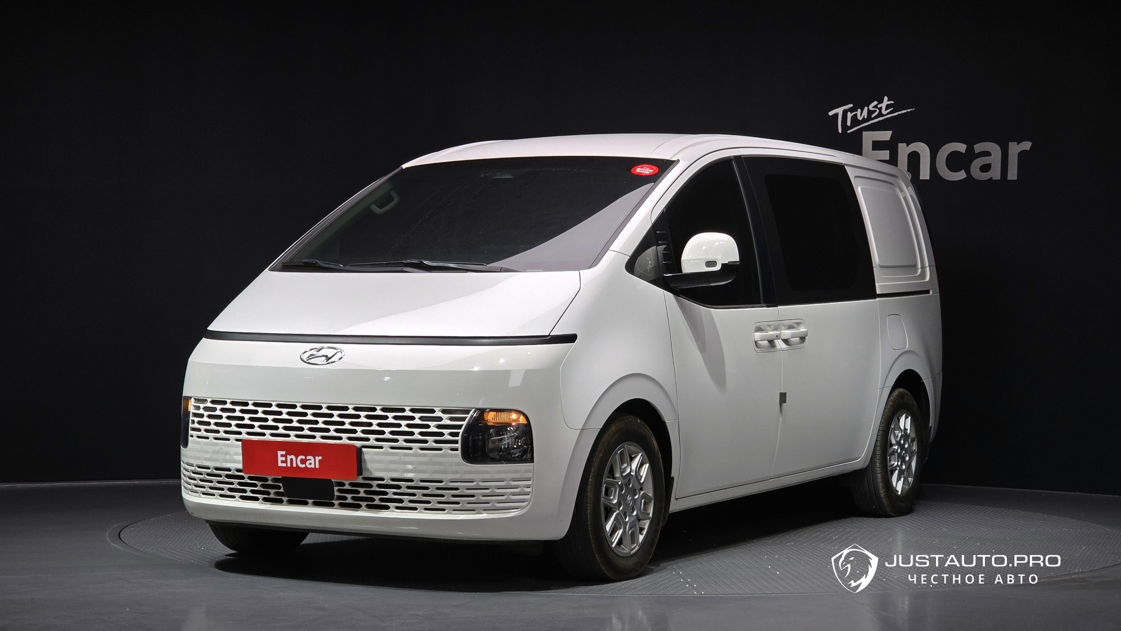 Автомобиль Hyundai Staria