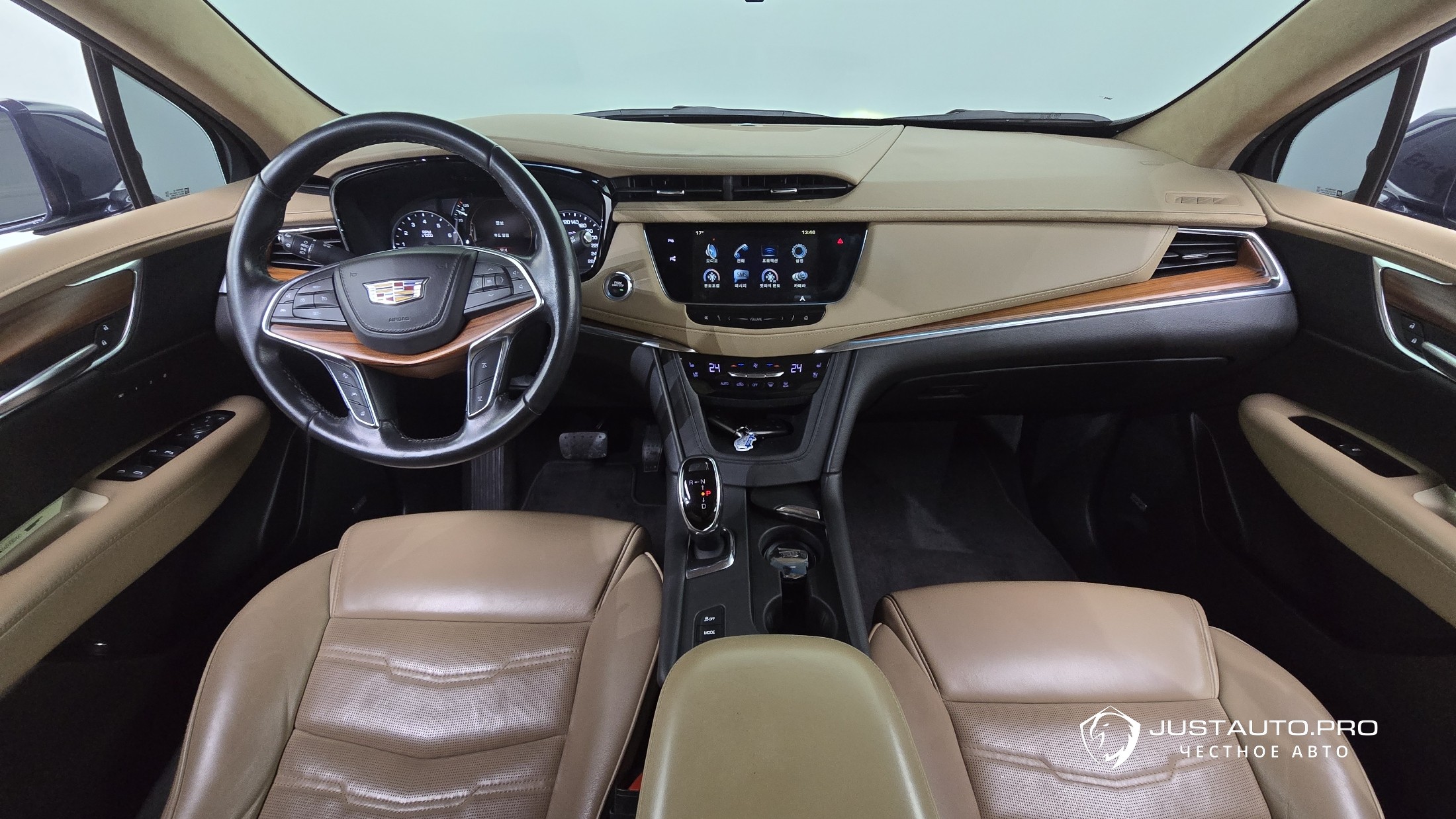 Автомобиль Cadillac XT5