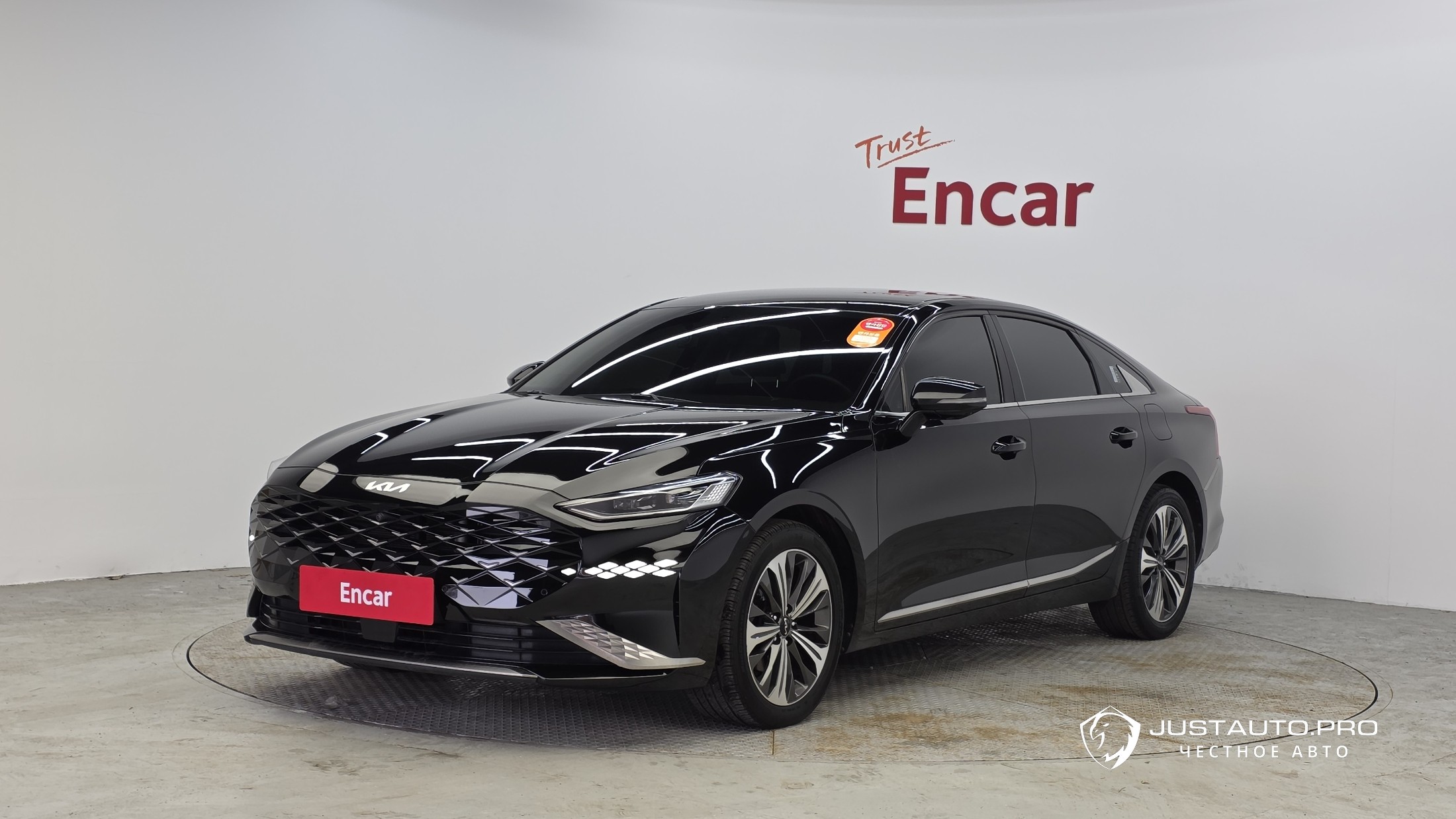 Автомобиль Kia K8