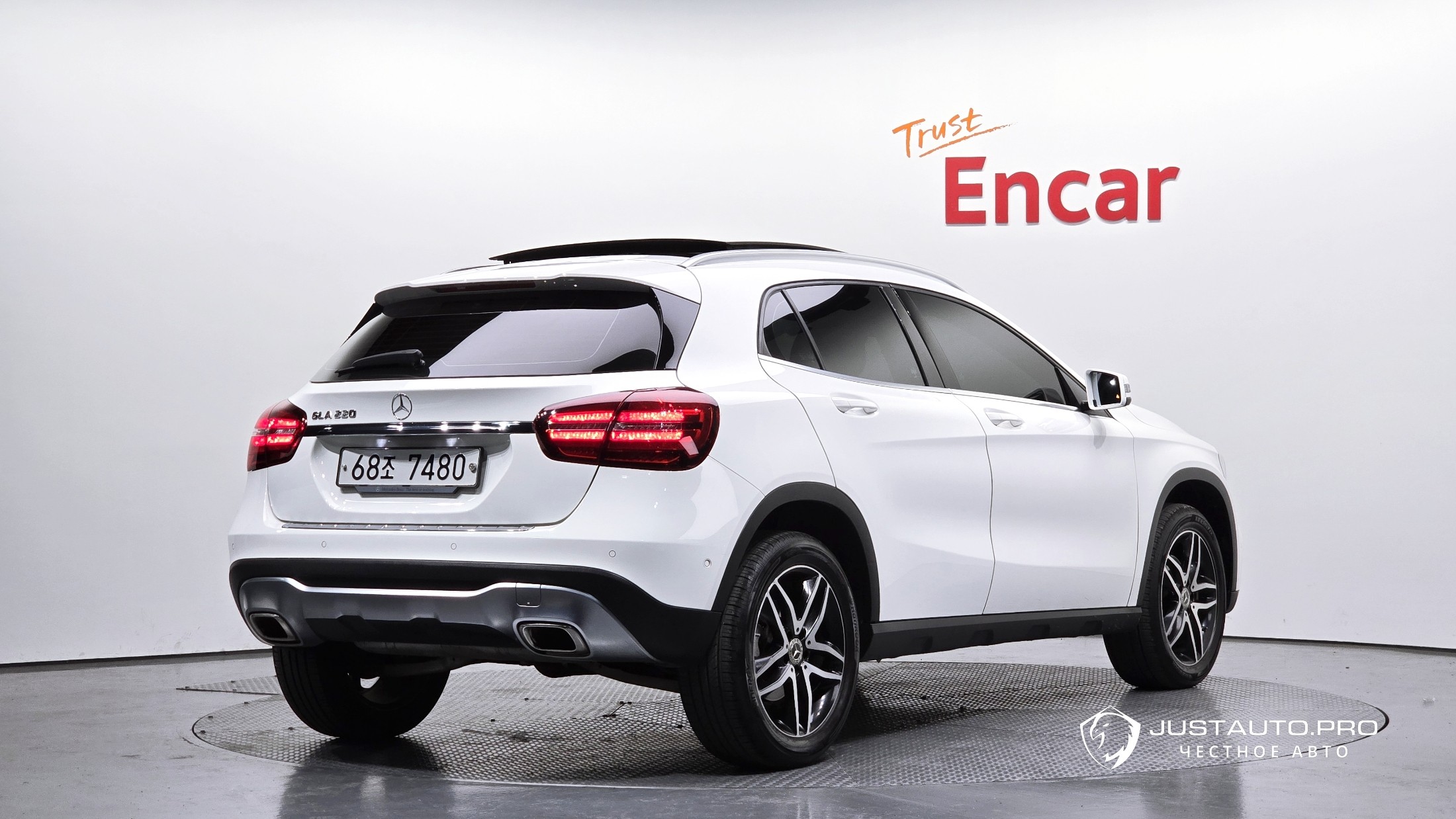 Автомобиль Mercedes-Benz GLA-Class