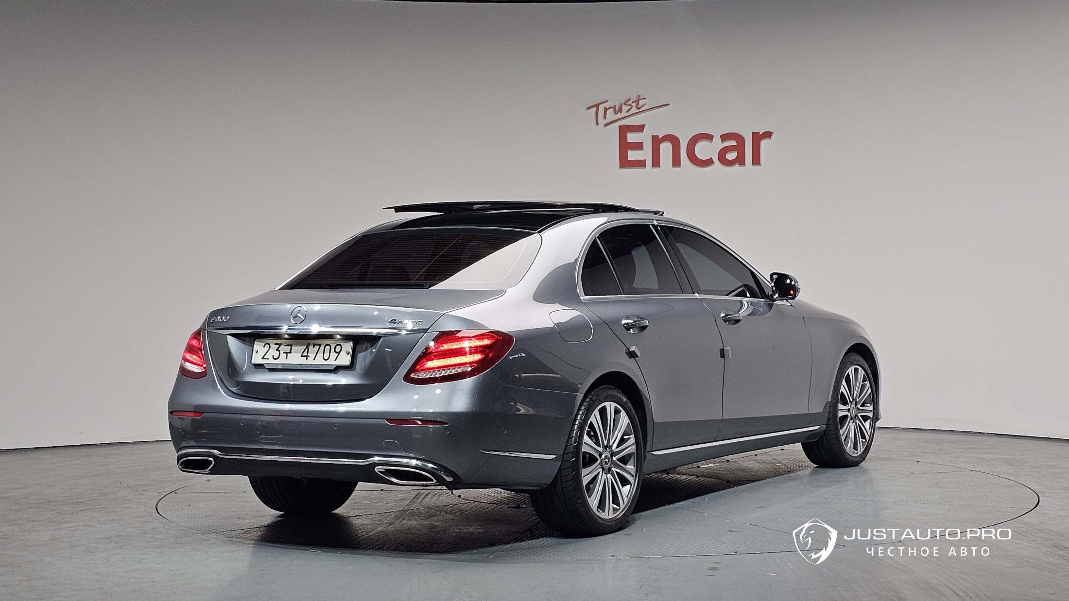 Автомобиль Mercedes-Benz E-Class
