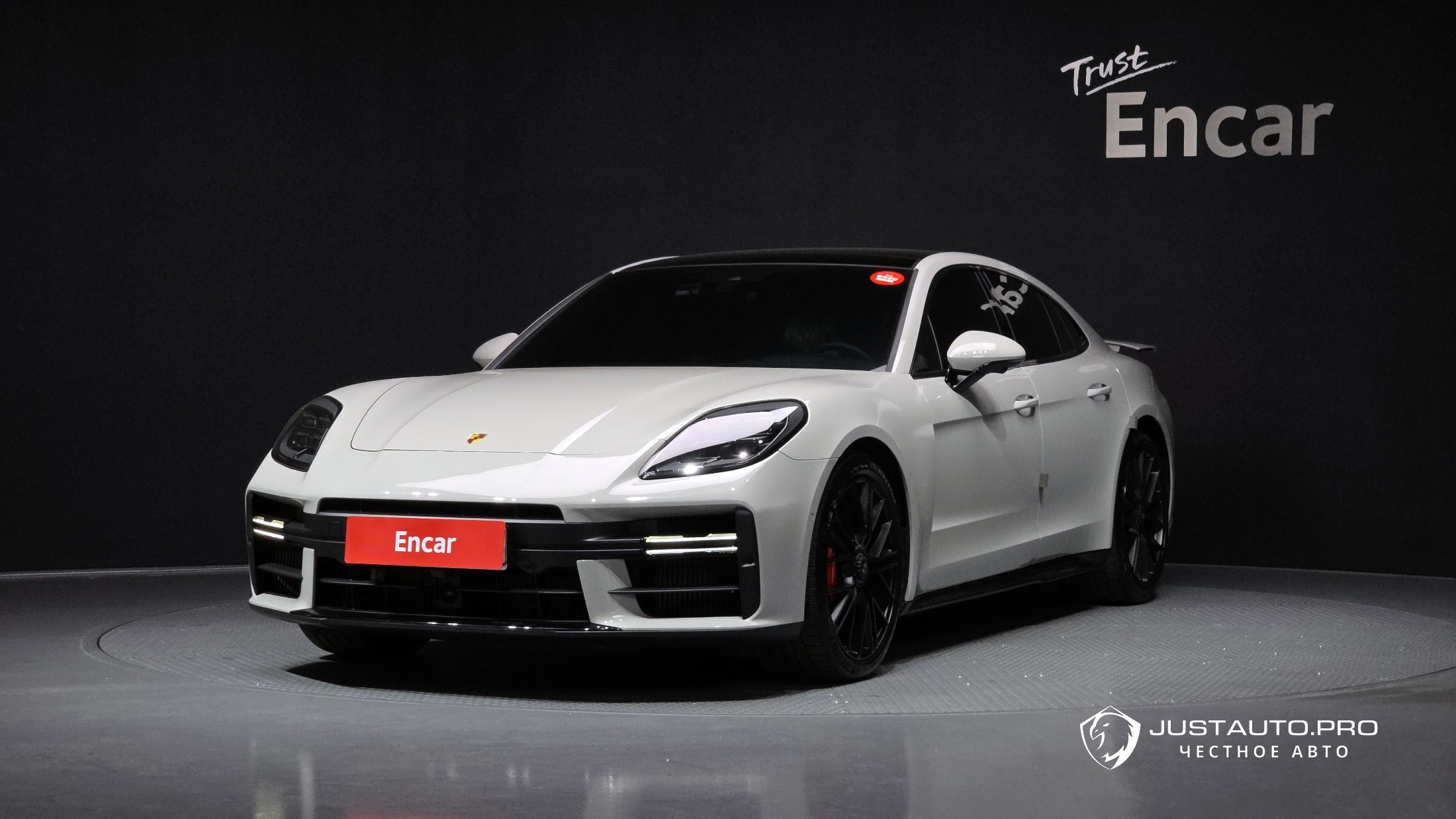 Автомобиль Porsche Panamera