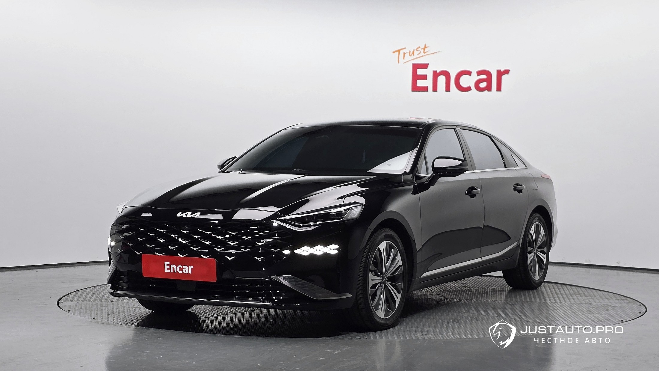 Автомобиль Kia K8