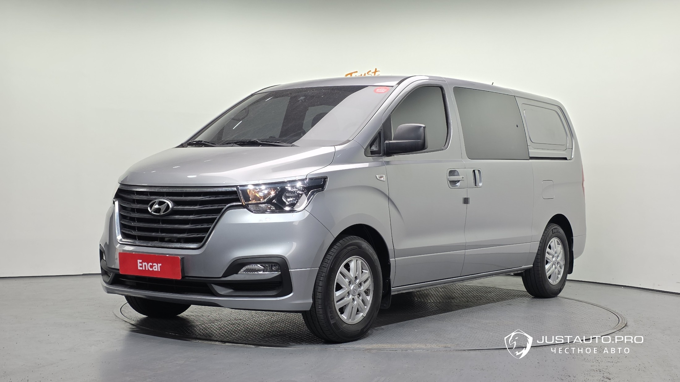 Автомобиль Hyundai Starex
