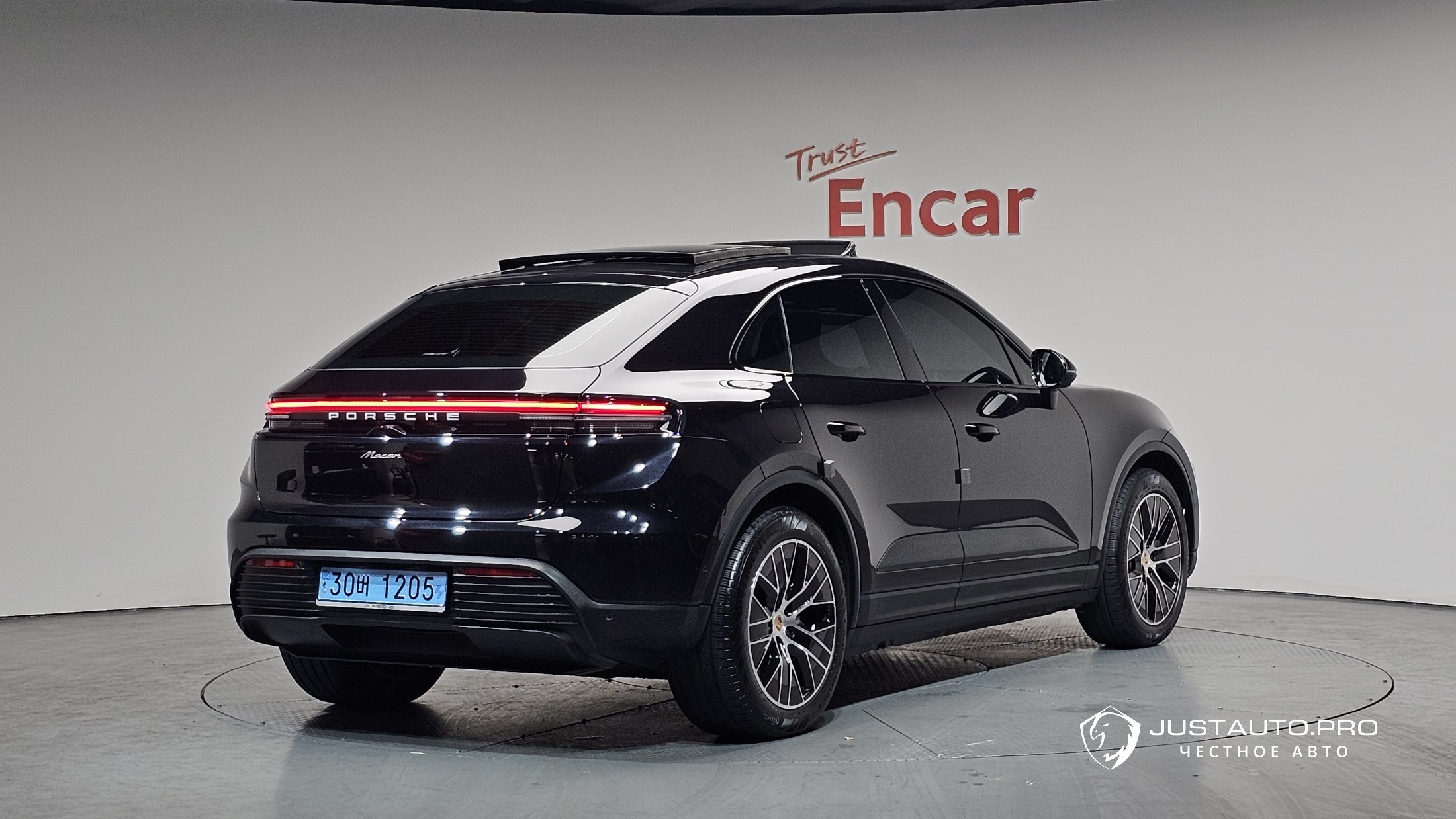 Автомобиль Porsche Macan