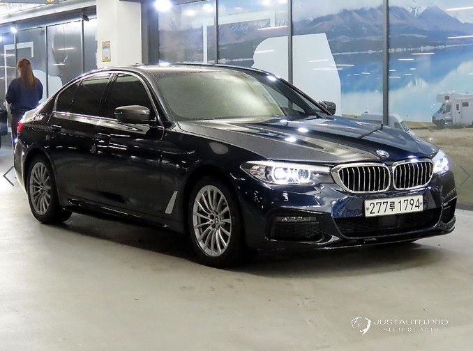 Автомобиль BMW 5-Series
