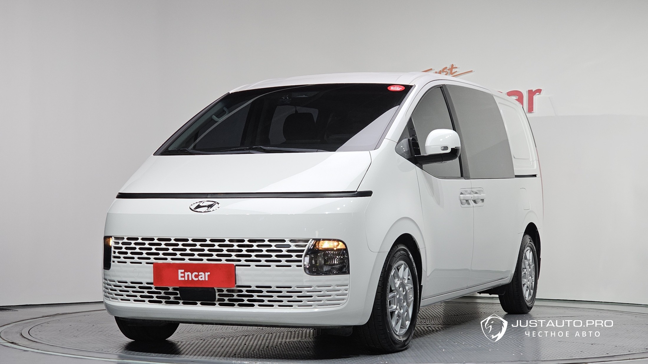 Автомобиль Hyundai Staria