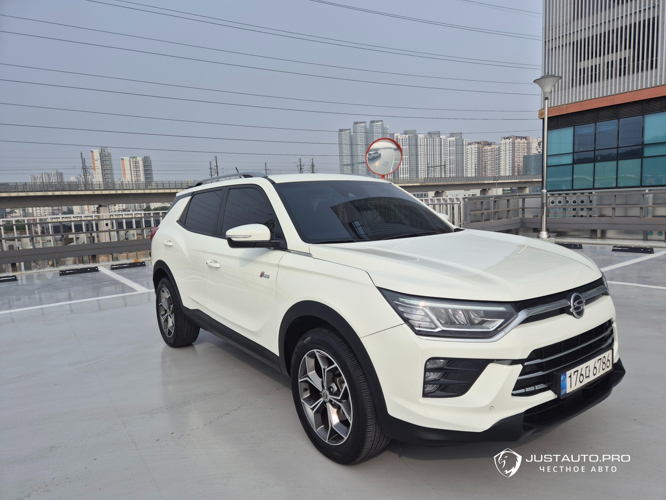 Автомобиль KG_Mobility_Ssangyong KORANDO