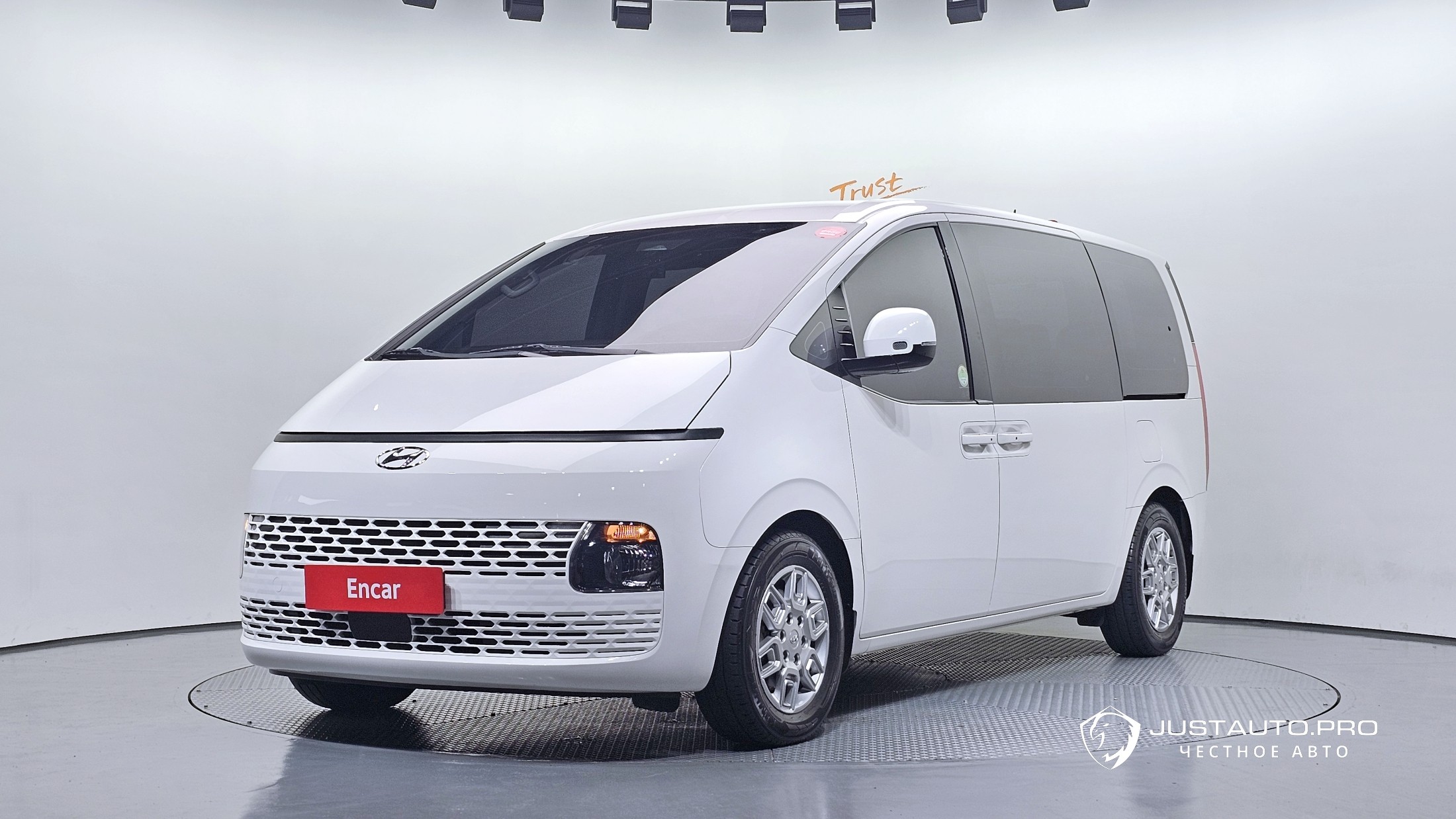 Автомобиль Hyundai Staria