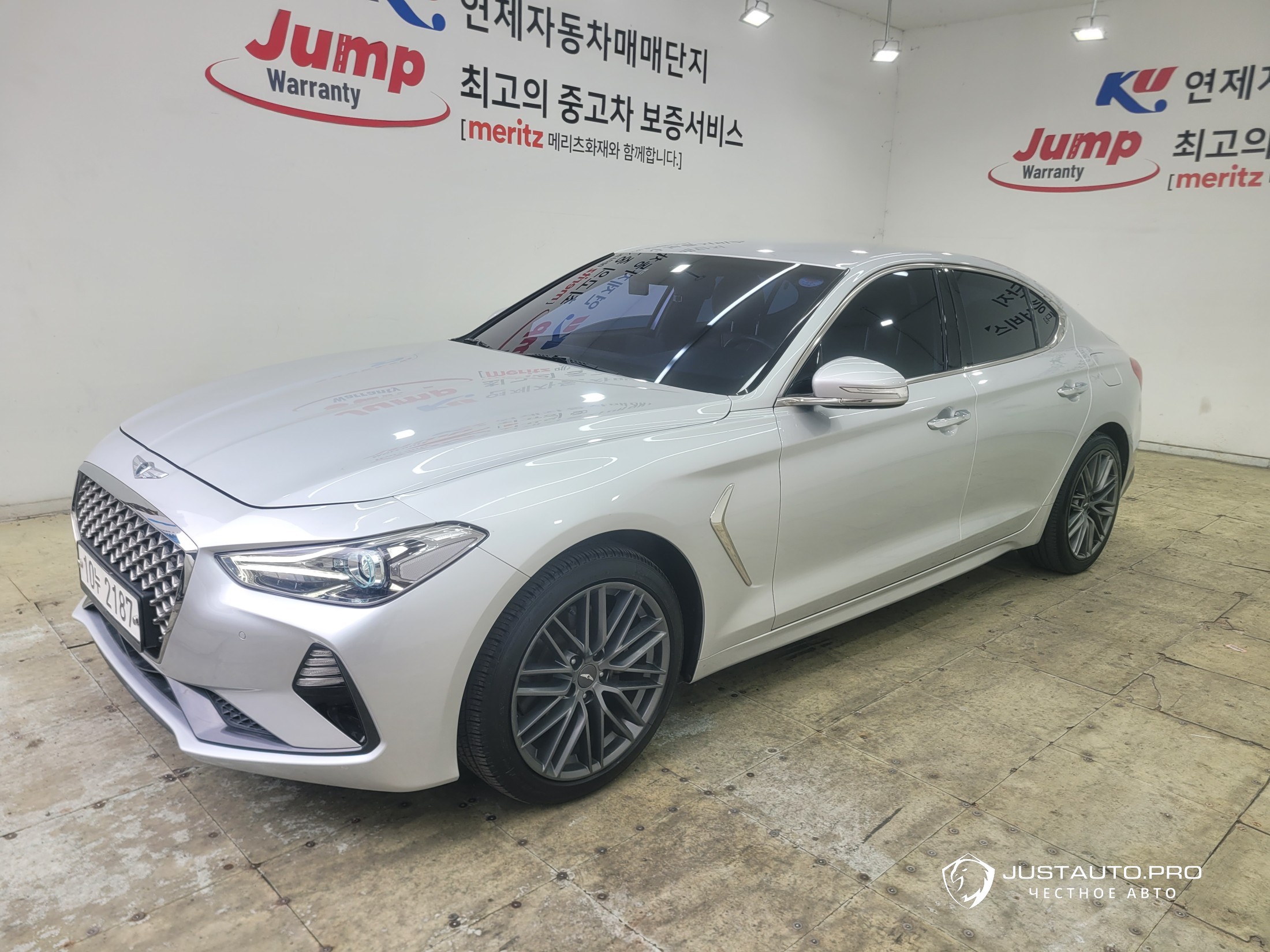 Автомобиль Genesis G70