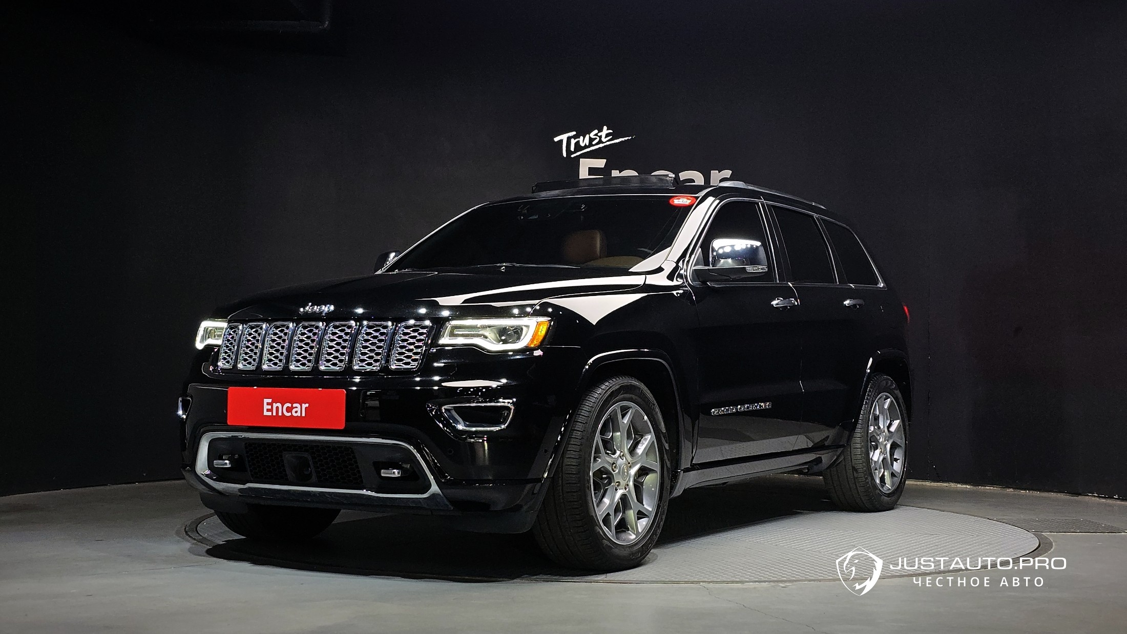 Автомобиль Jeep Cherokee