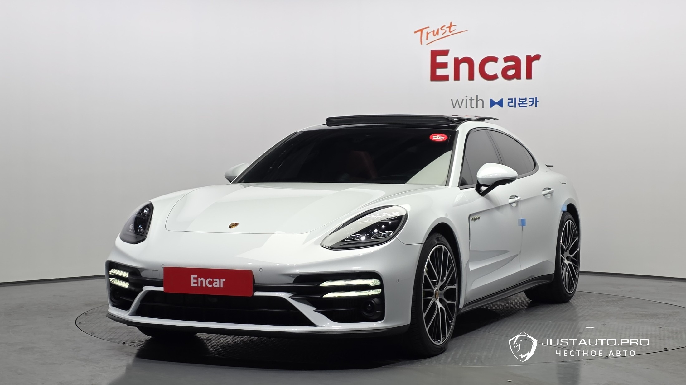 Автомобиль Porsche Panamera