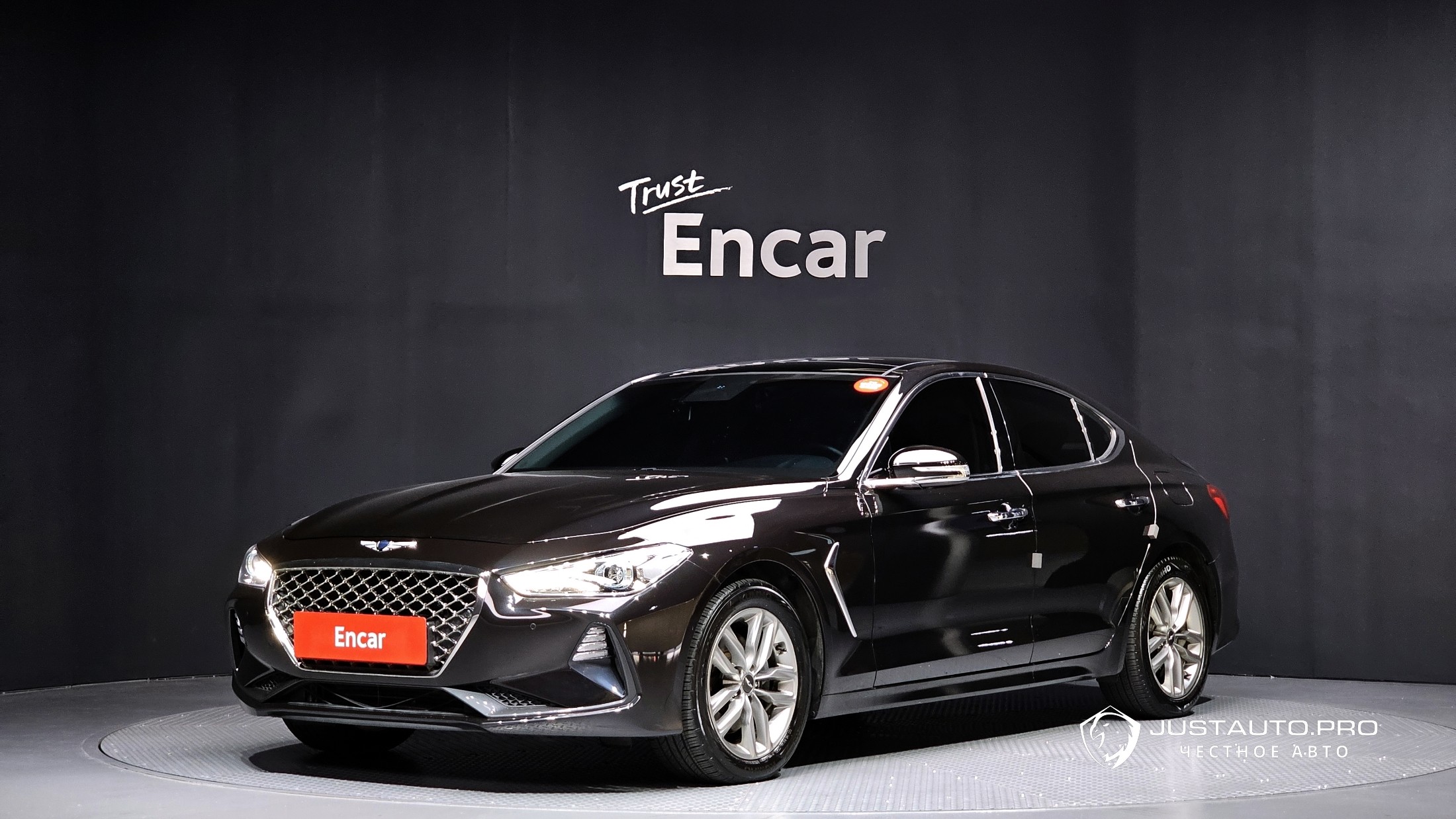 Автомобиль Genesis G70