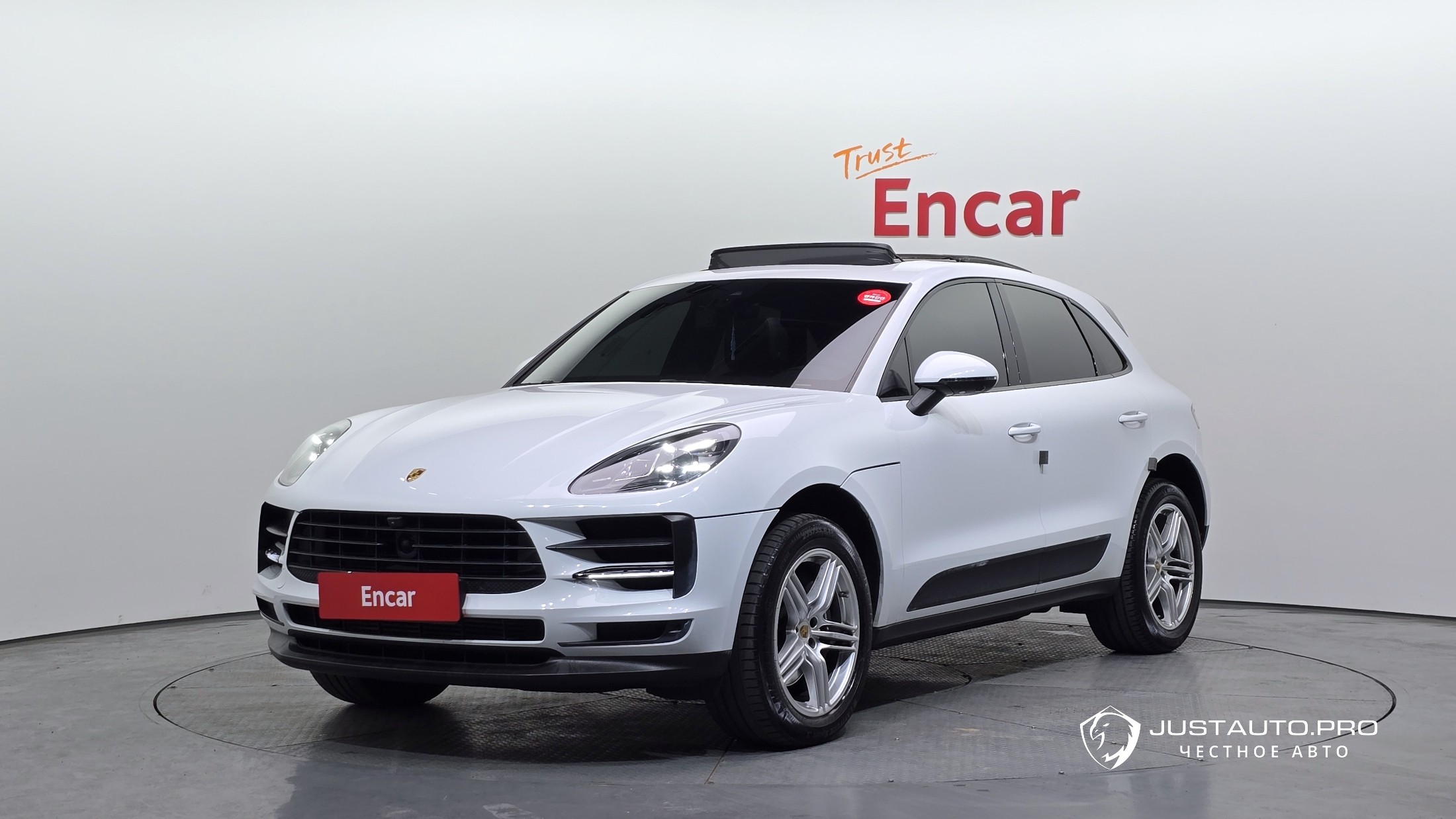Автомобиль Porsche Macan