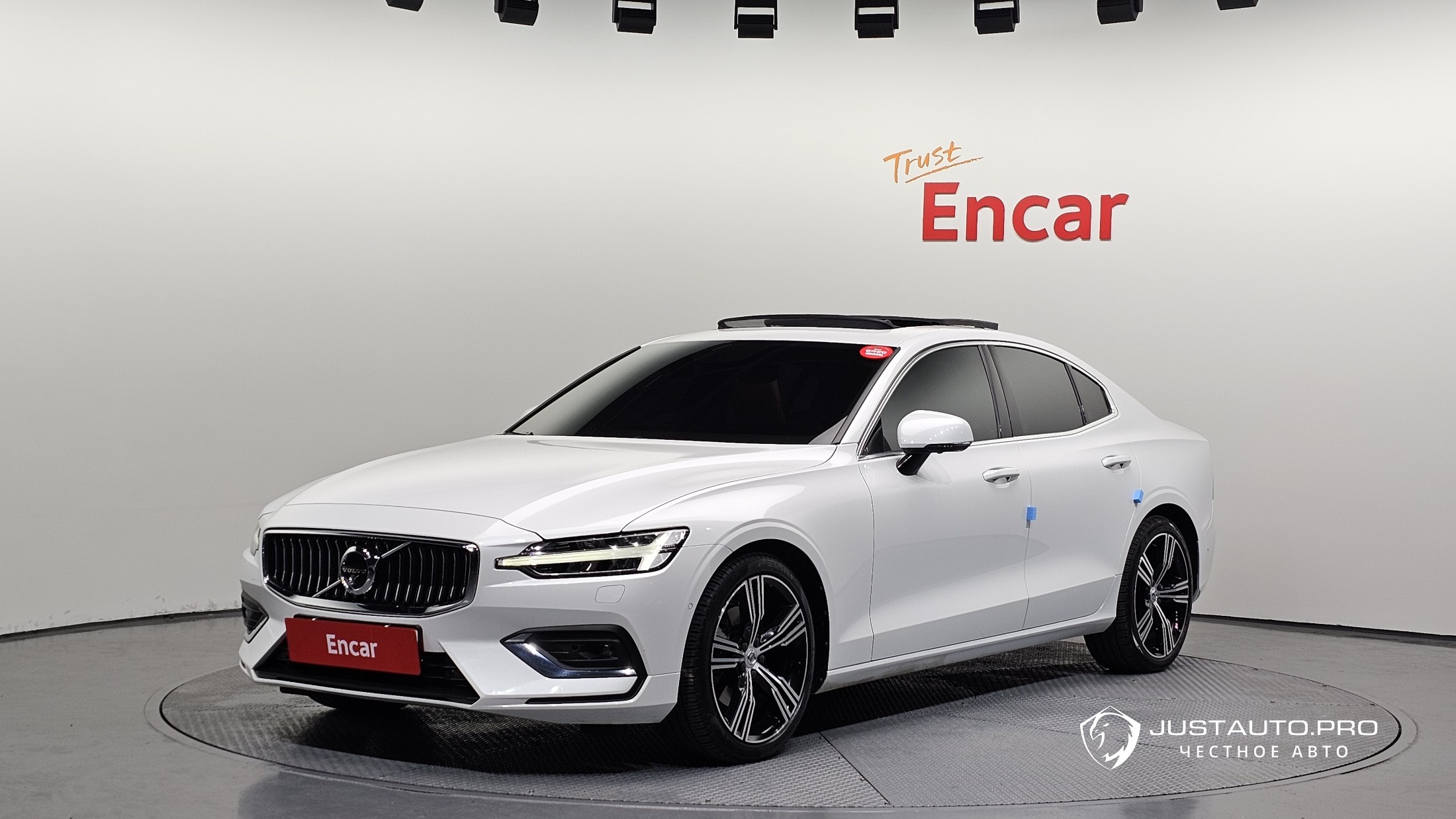 Автомобиль Volvo S60