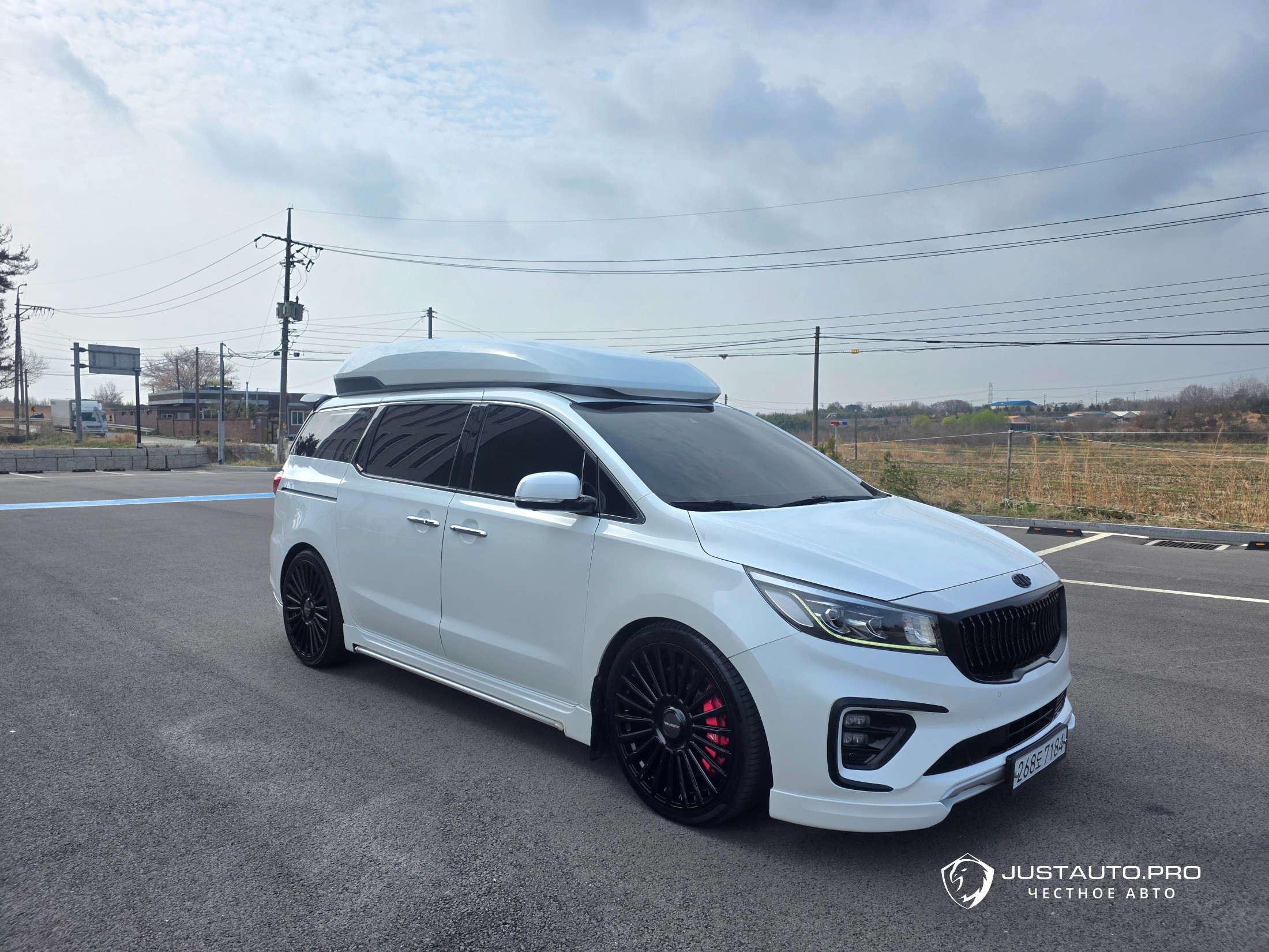 Автомобиль Kia Canival