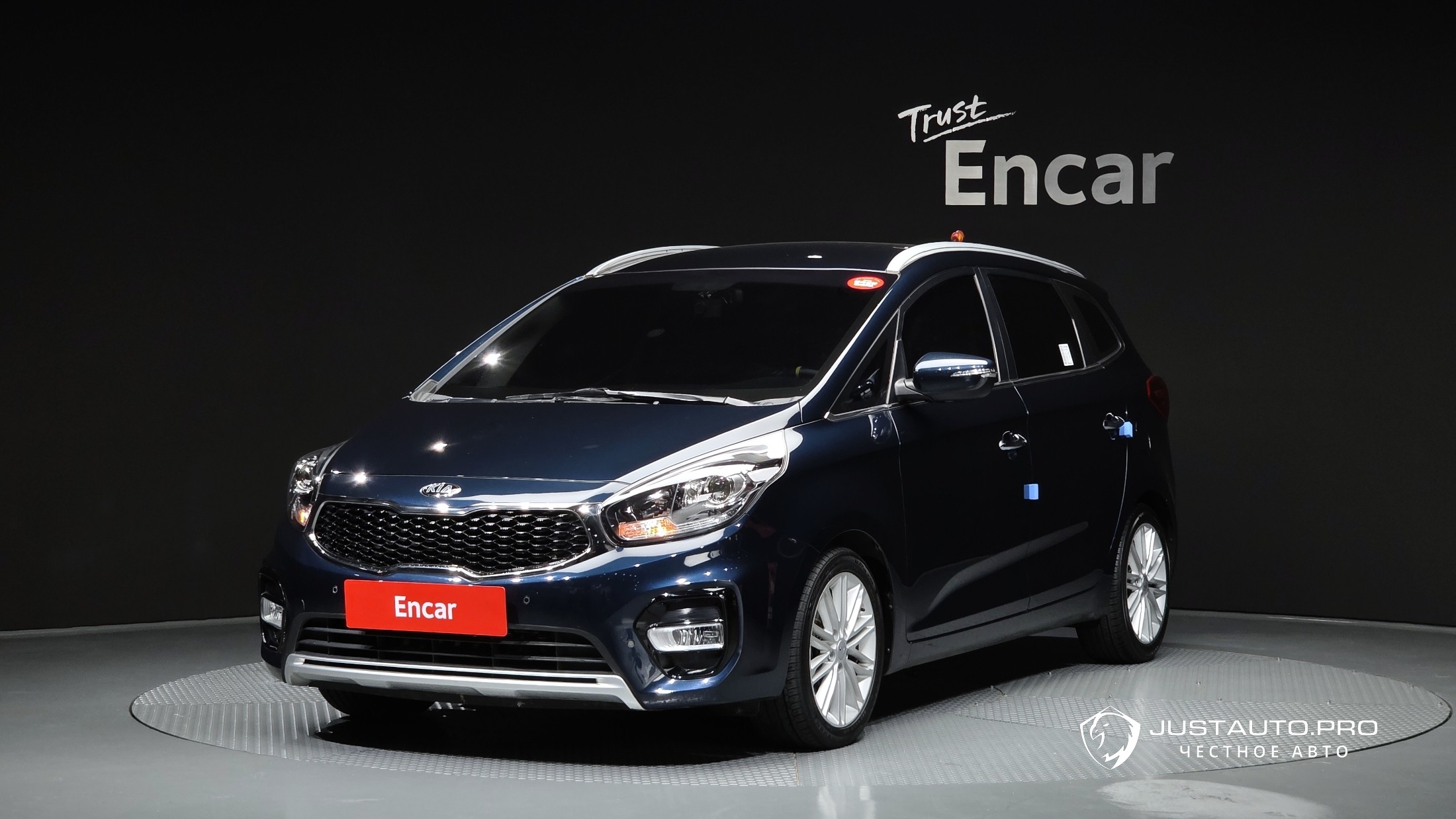 Автомобиль Kia Carens