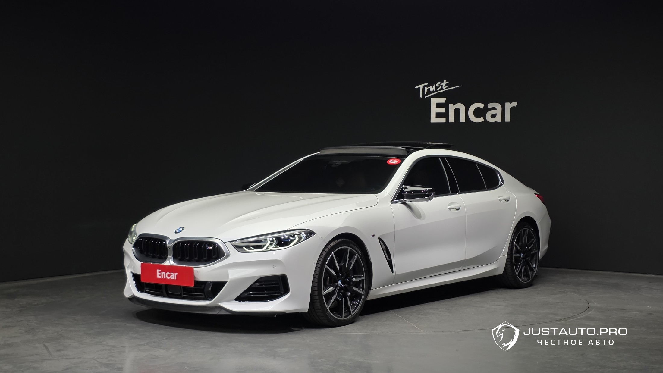 Автомобиль BMW 8-Series