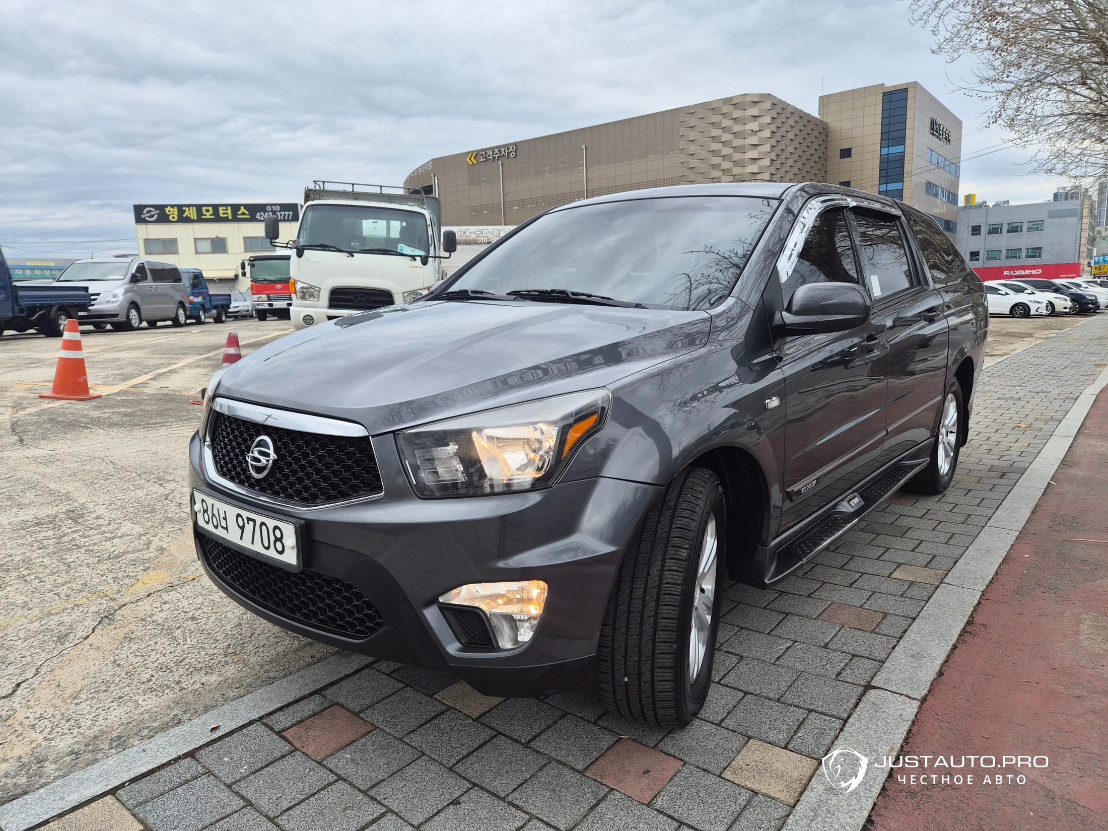 Автомобиль KG_Mobility_Ssangyong KORANDO